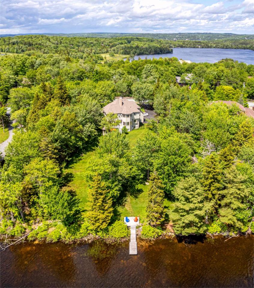 Elegant Lakehouse on Golf Course