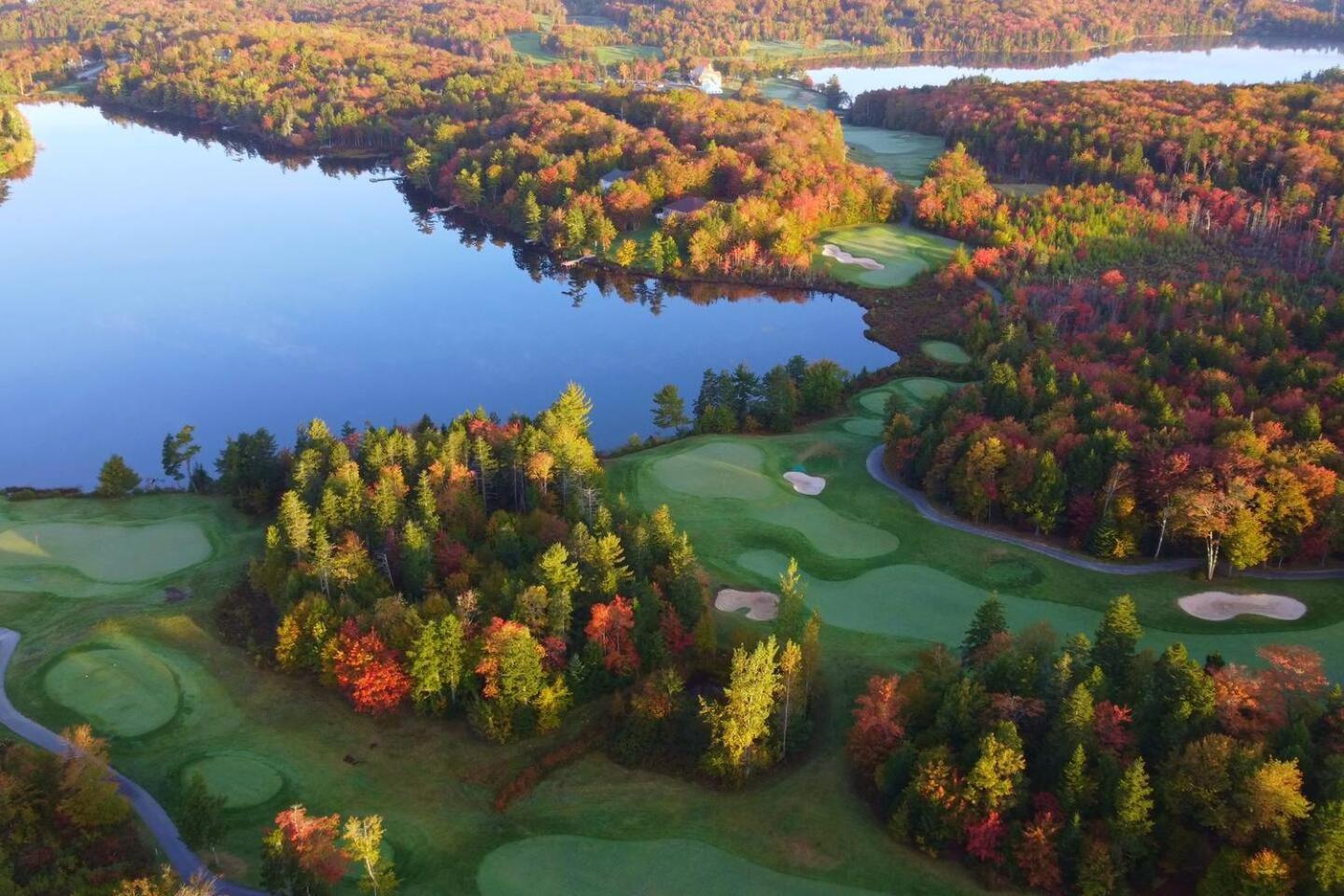 Elegant Lakehouse on Golf Course
