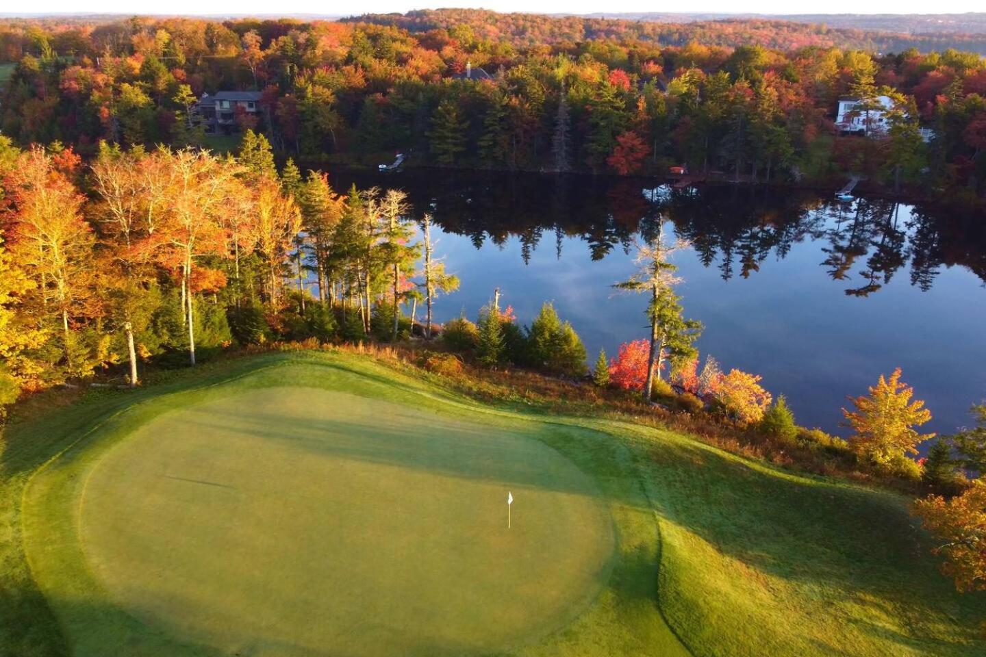 Elegant Lakehouse on Golf Course