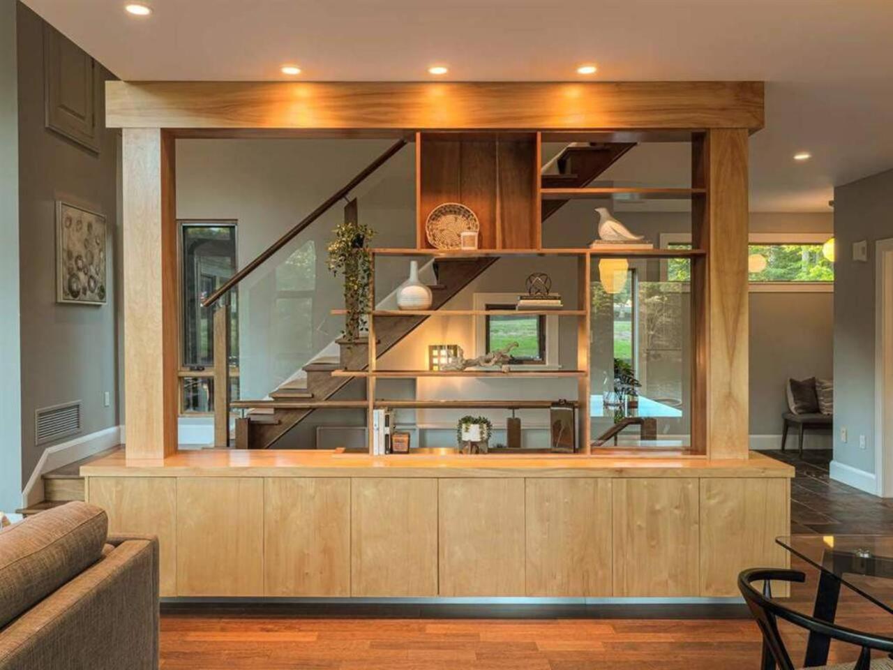 Serene modern Lakehouse on Golf Course