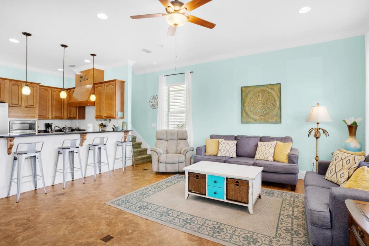Splish Splash Pet friendly Pool view