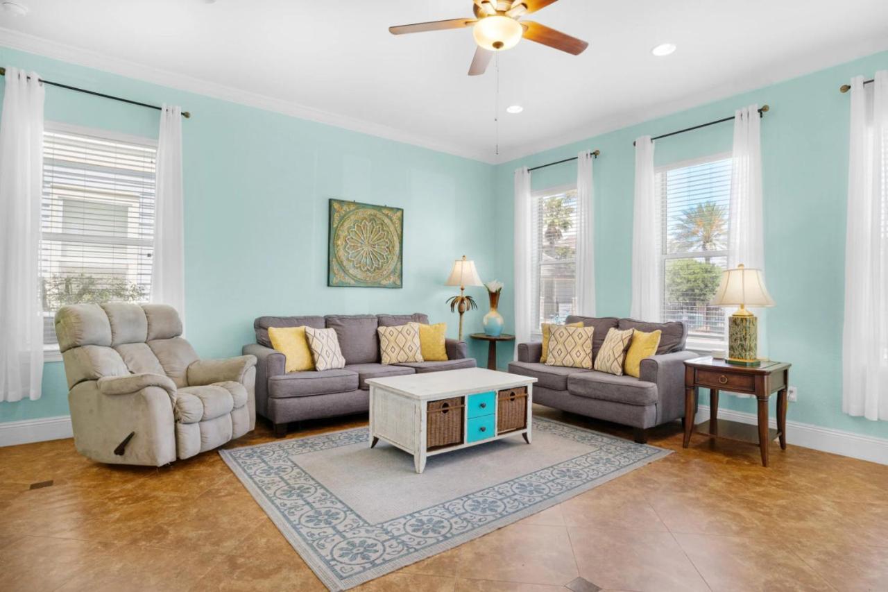 Splish Splash Pet friendly Pool view