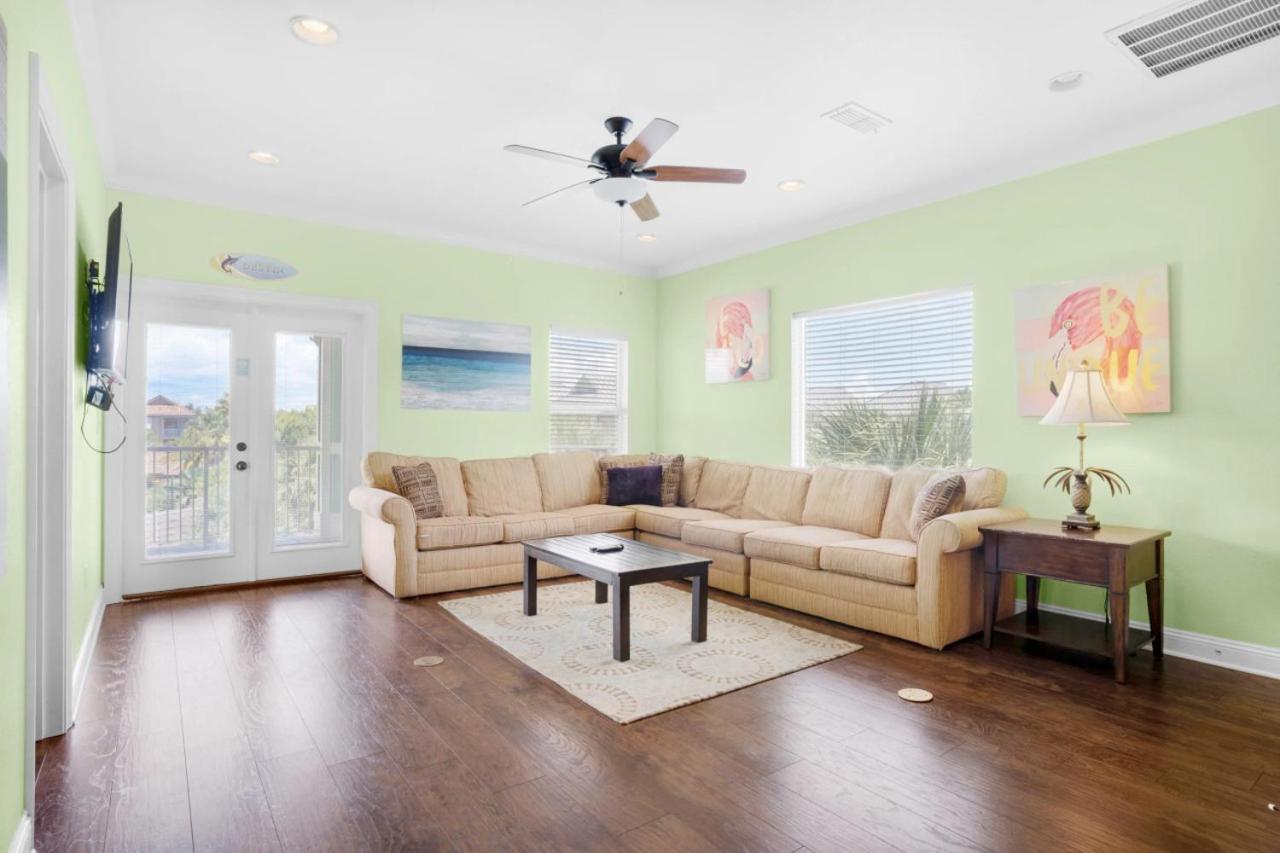 Splish Splash Pet friendly Pool view