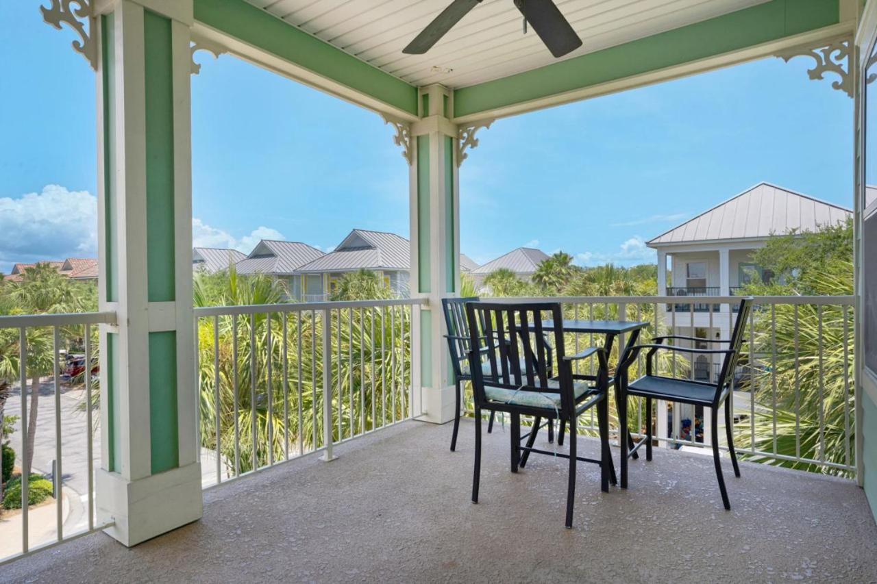 Splish Splash Pet friendly Pool view