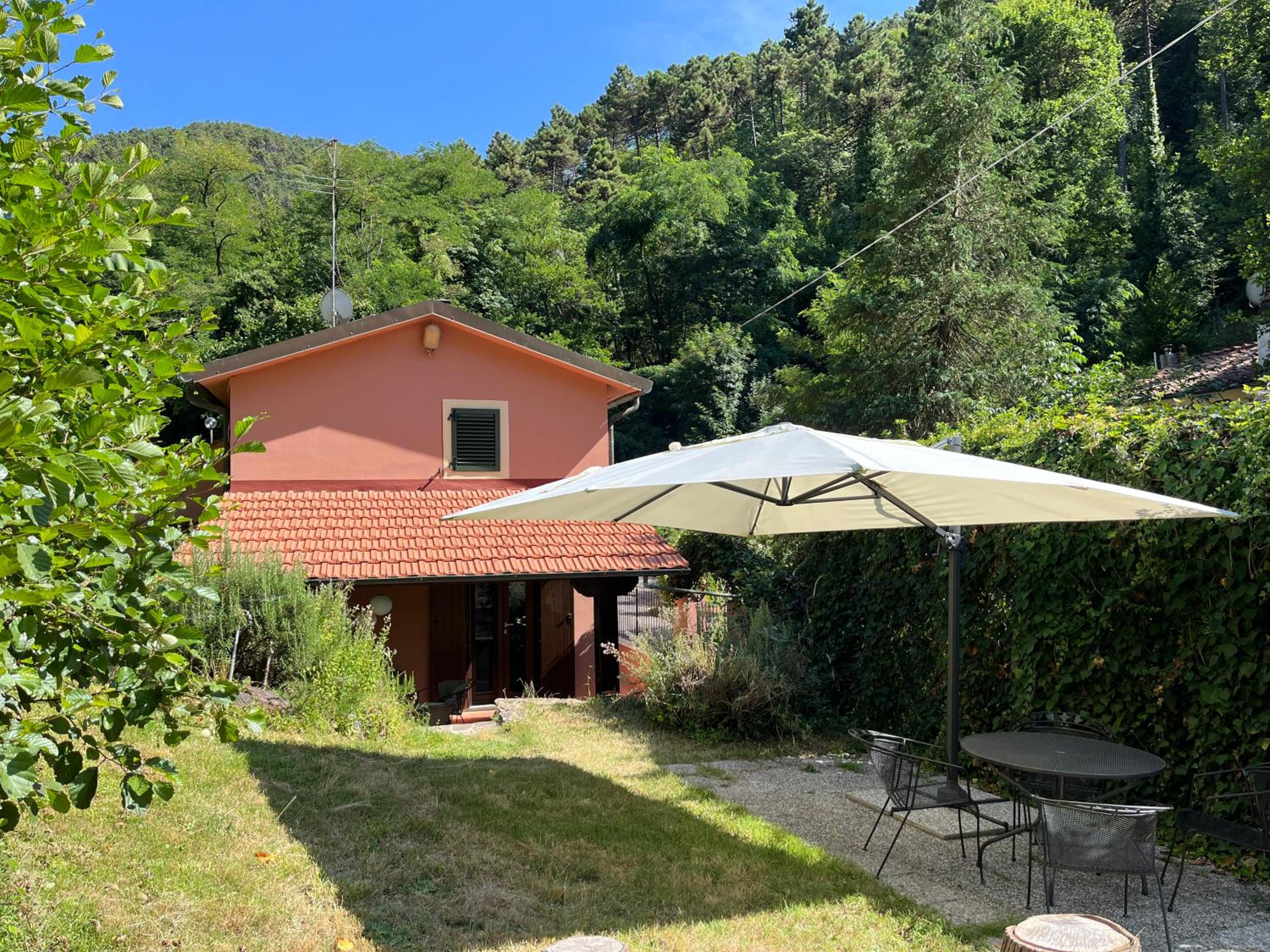 Villa Rosa in Lucca - charming Tuscan villa with private pool view 4