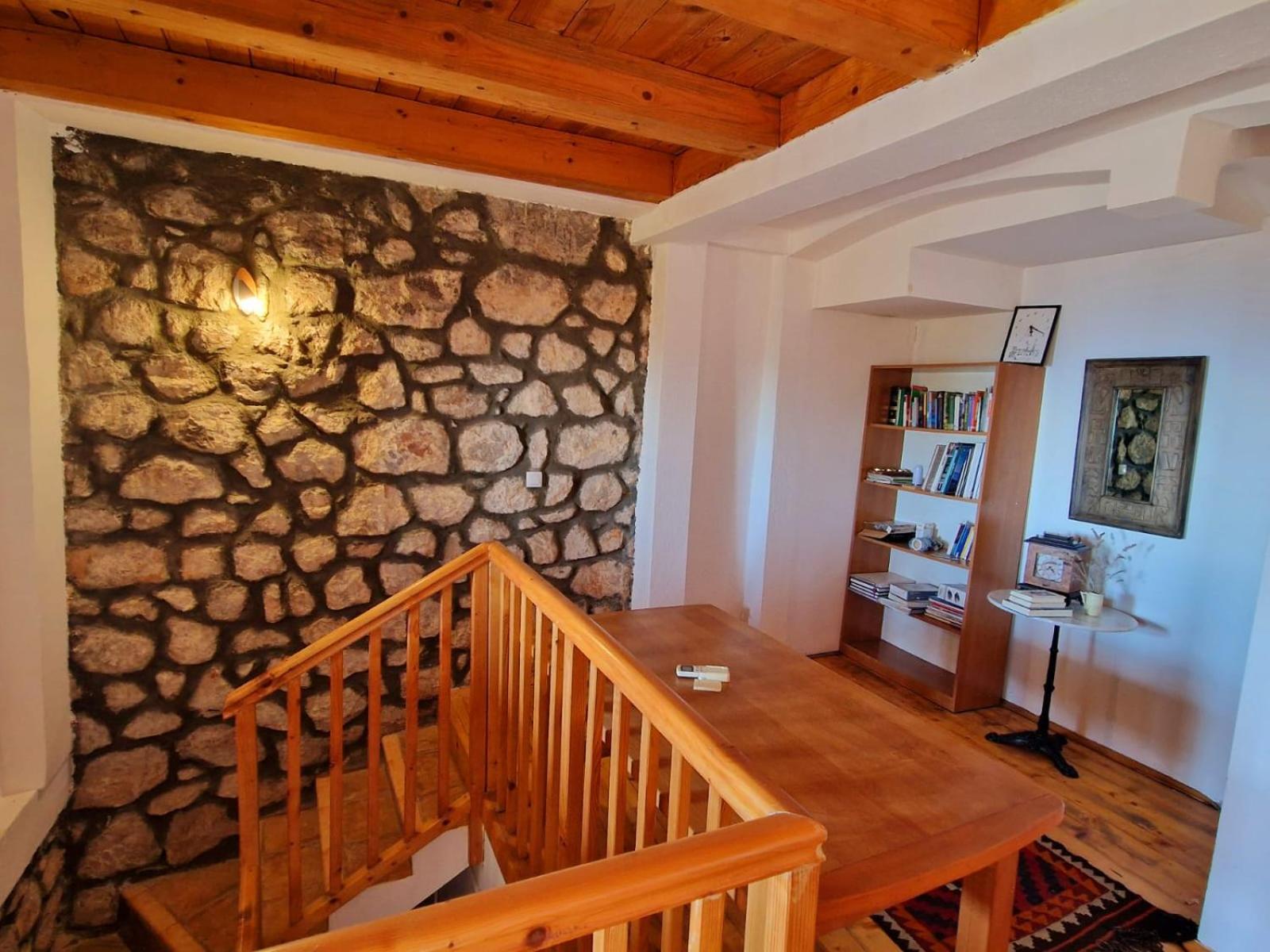 Stonehouse Mimi