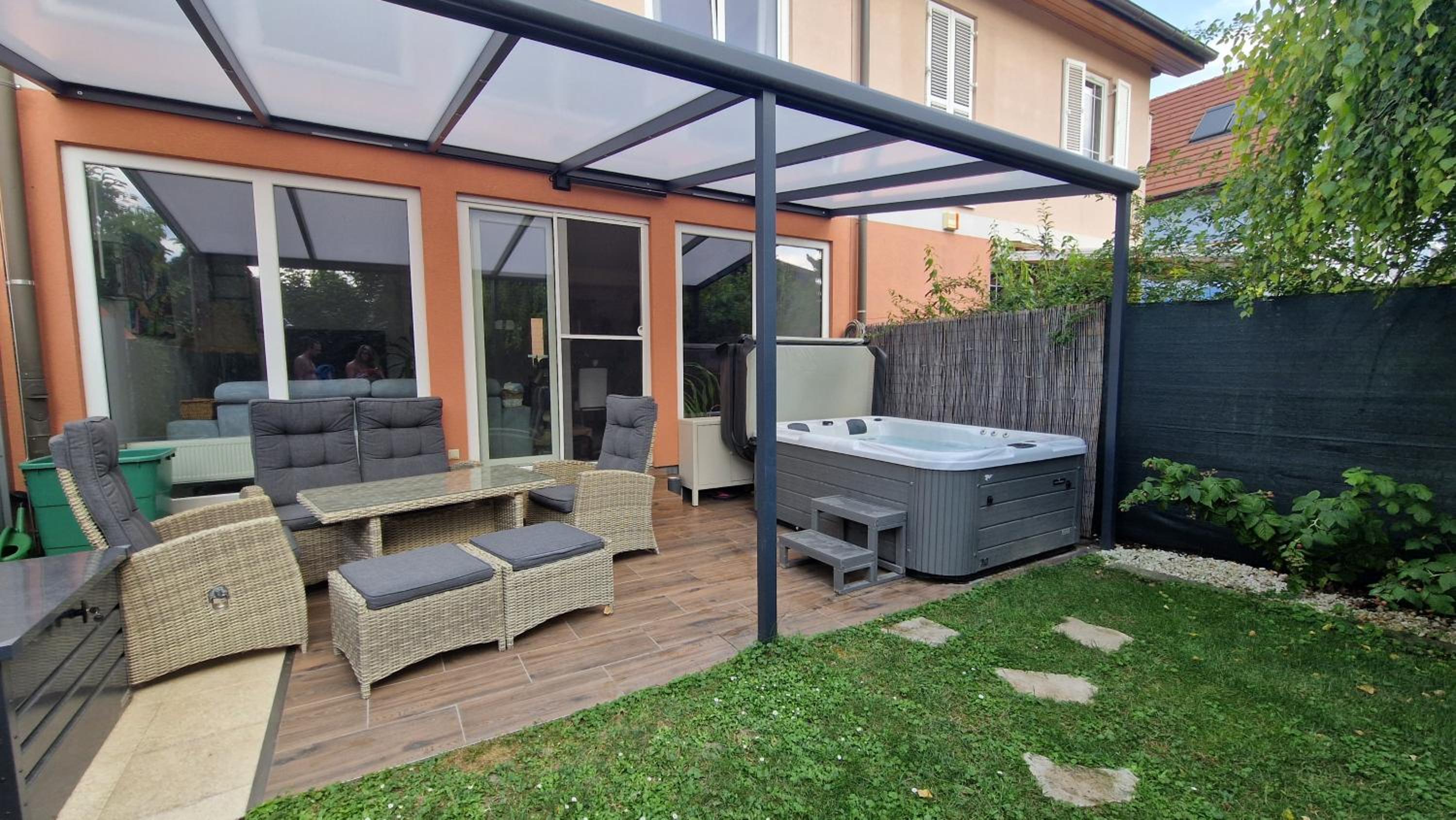 Charming House with Garden and Jacuzzi in Vienna