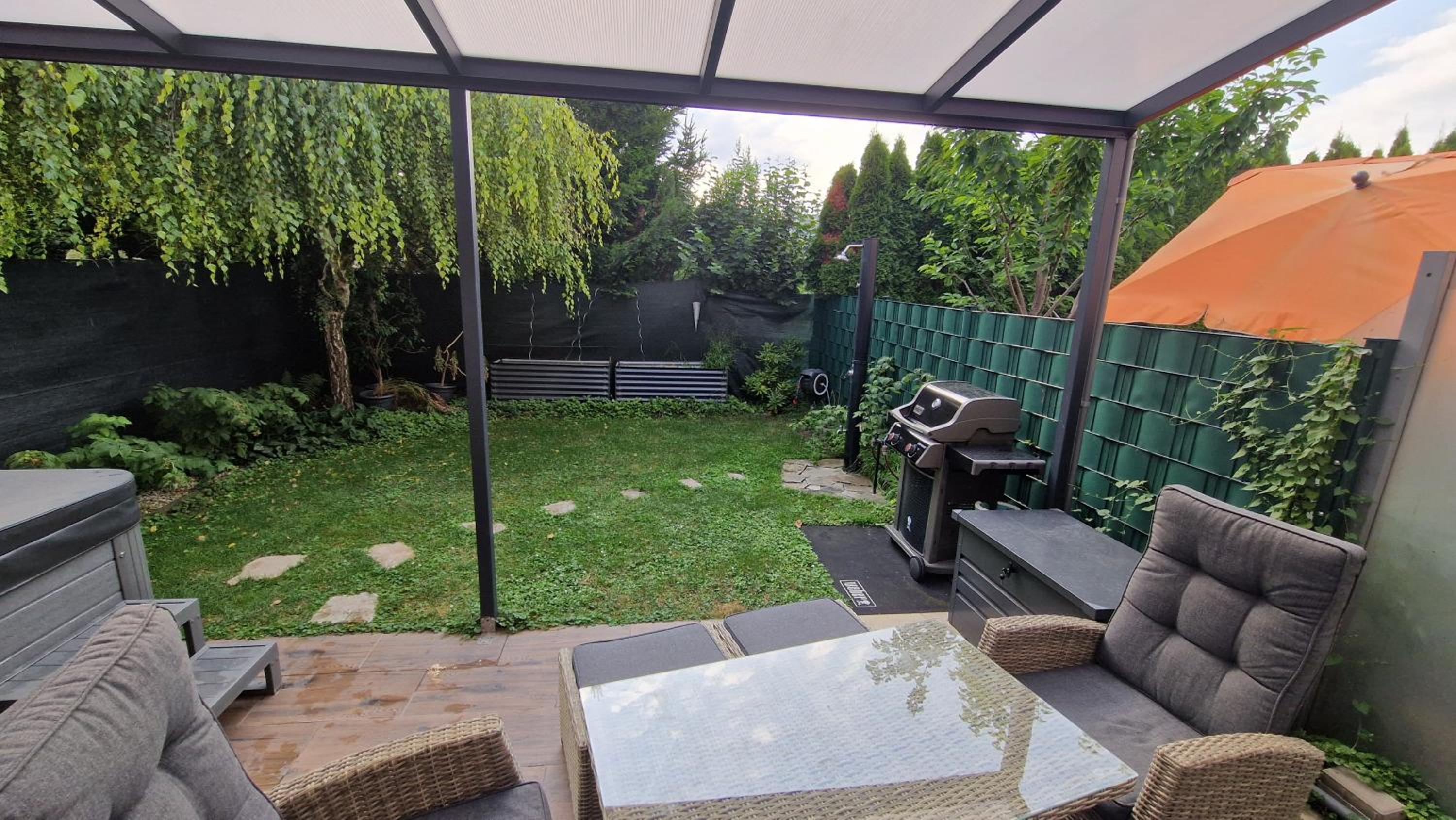 Charming House with Garden and Jacuzzi in Vienna