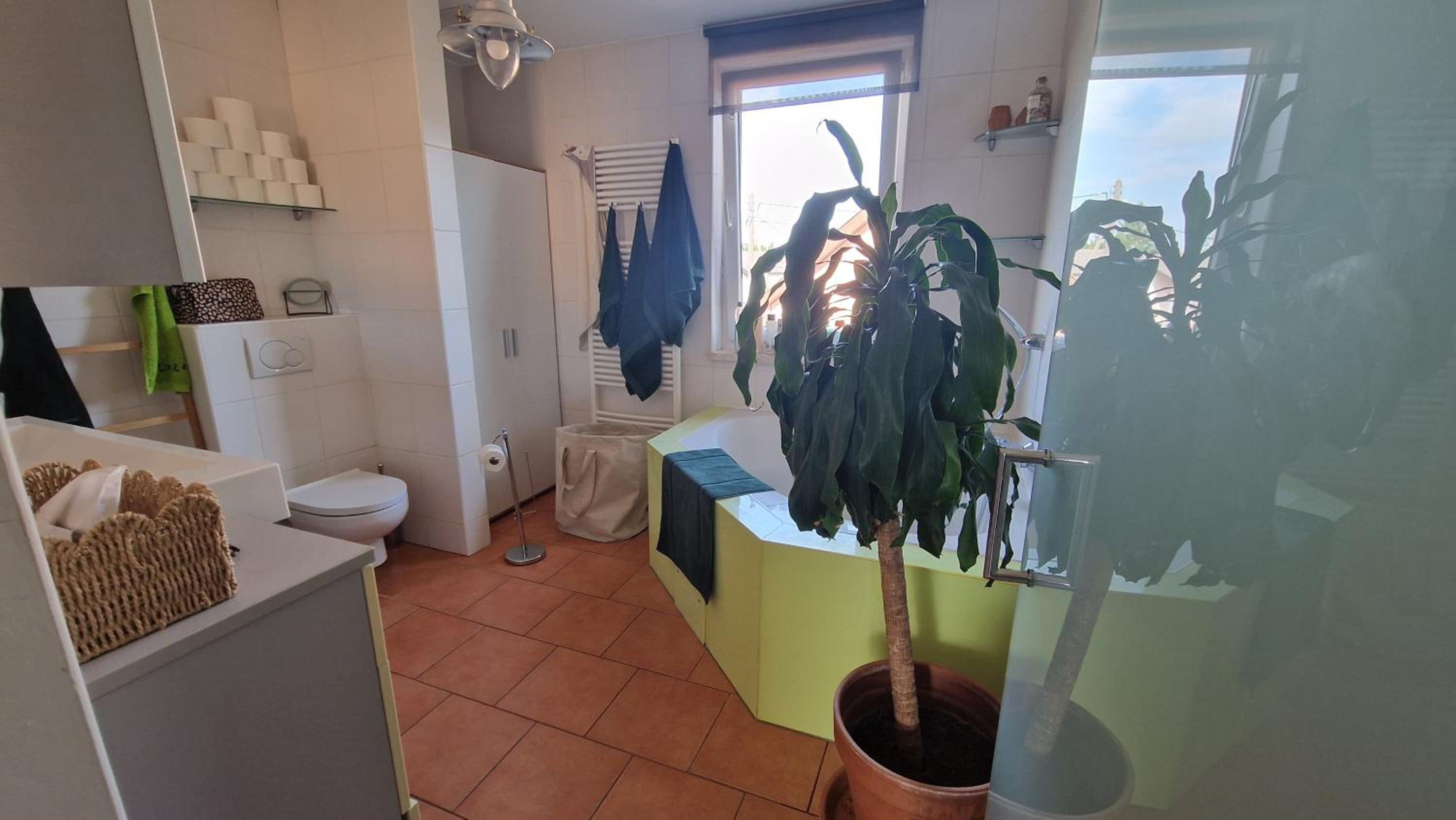 Charming House with Garden and Jacuzzi in Vienna
