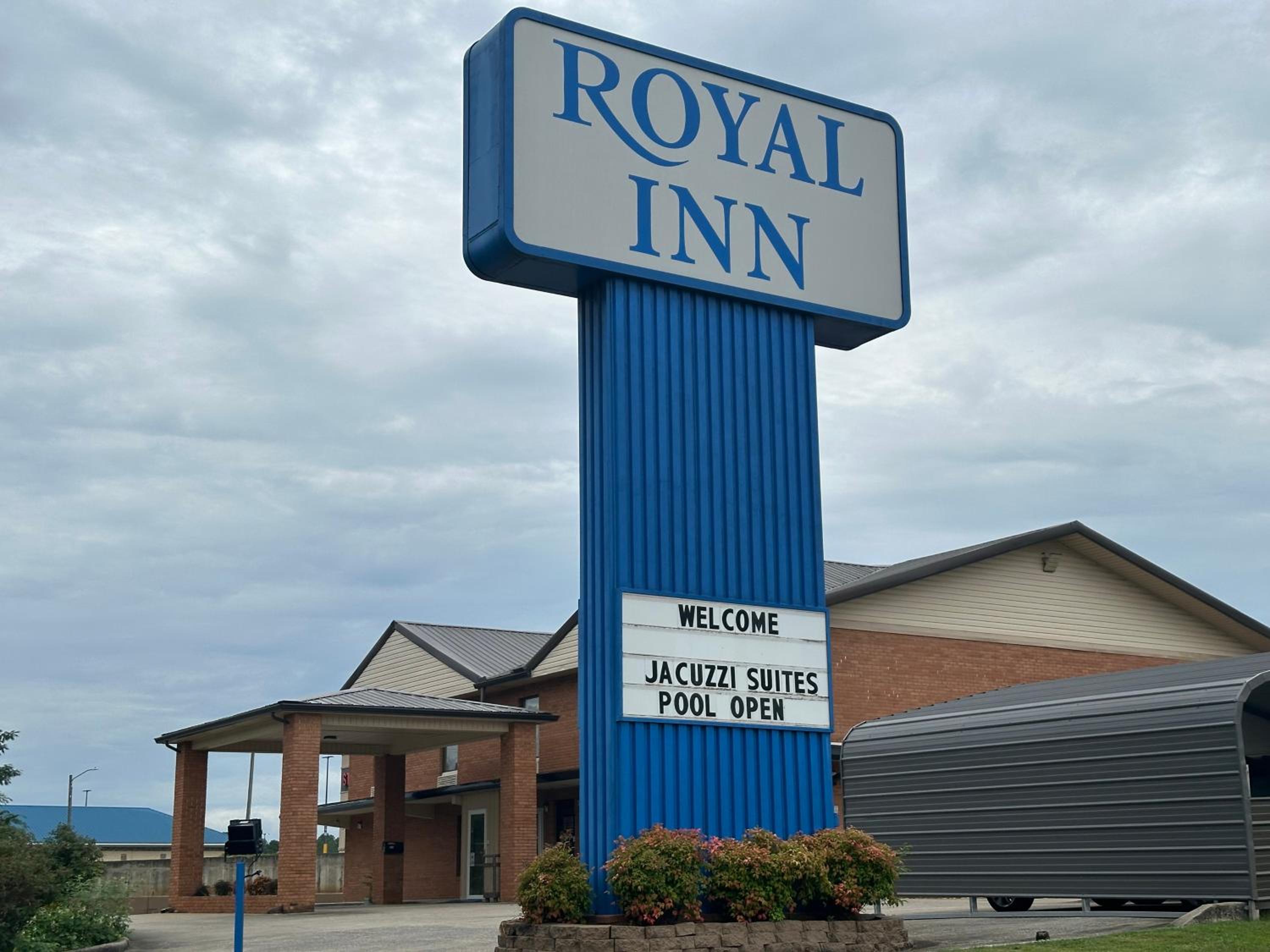 Oxford Vacations - Royal Inn - Anniston - Property Image 1