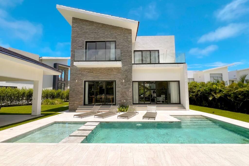 New Luxury Villa Cocotal Golf