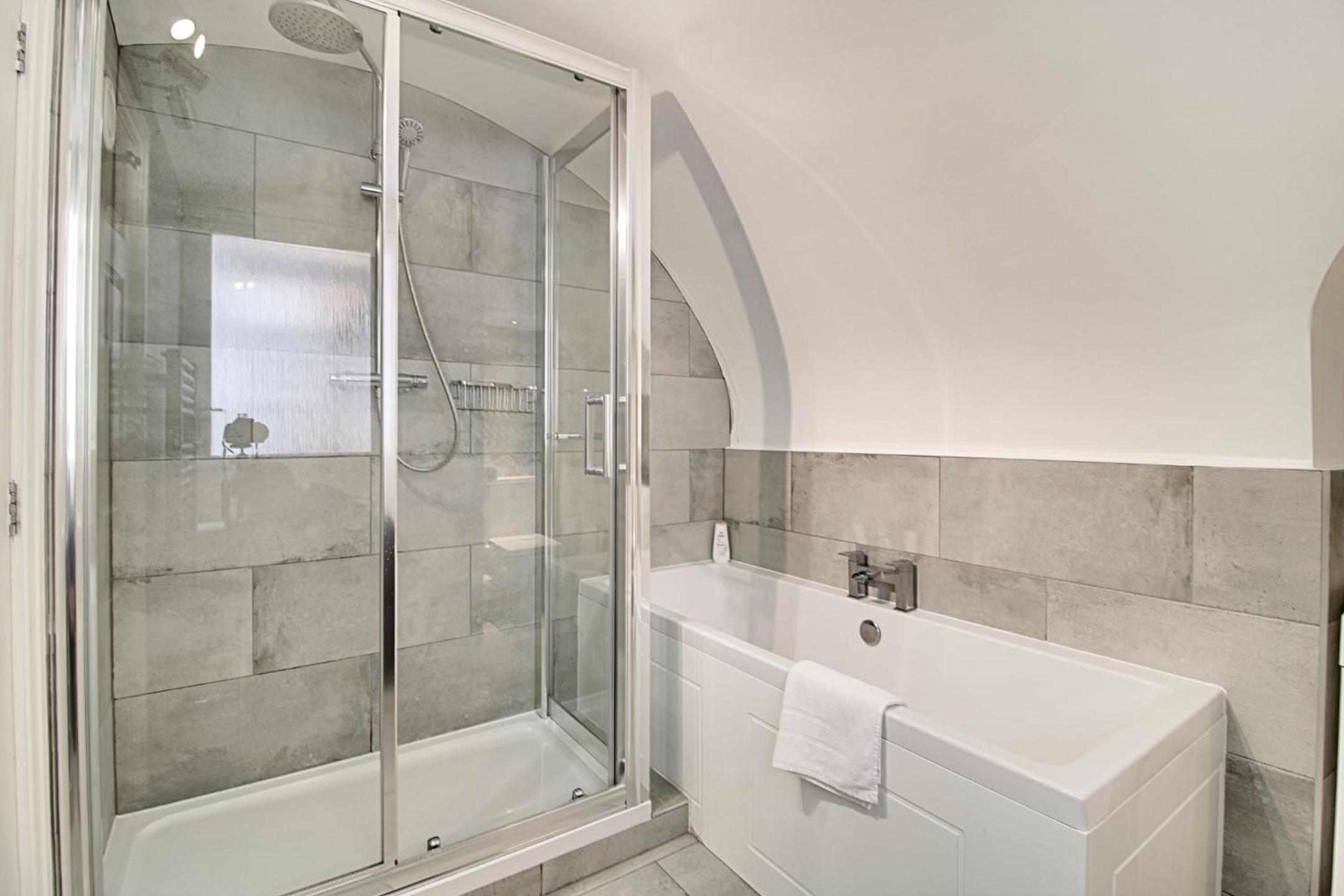 The Nook Central Harrogate Apartment with Parking, Sleeps 2 view 5