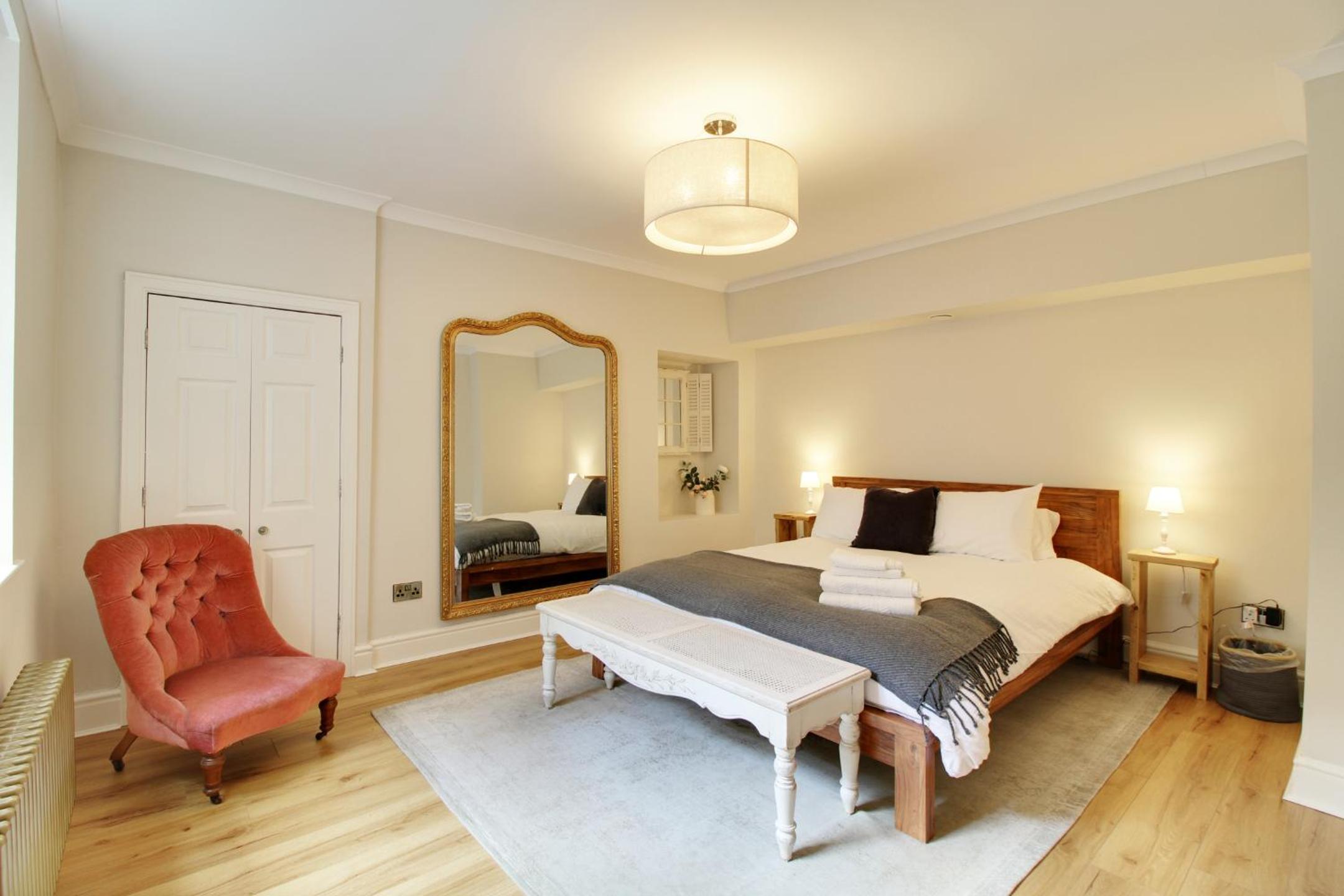 The Nook Central Harrogate Apartment with Parking, Sleeps 2 view 4