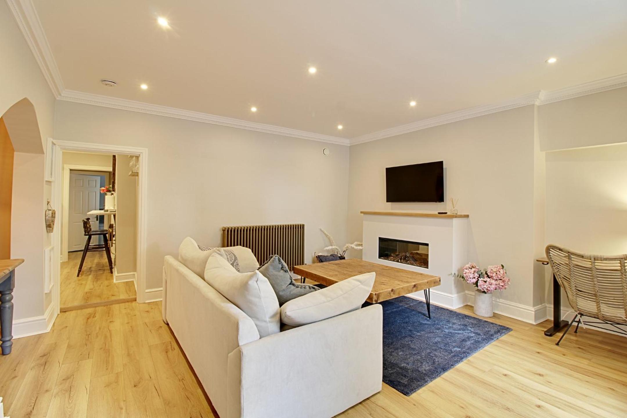 The Nook Central Harrogate Apartment with Parking, Sleeps 2 view 2