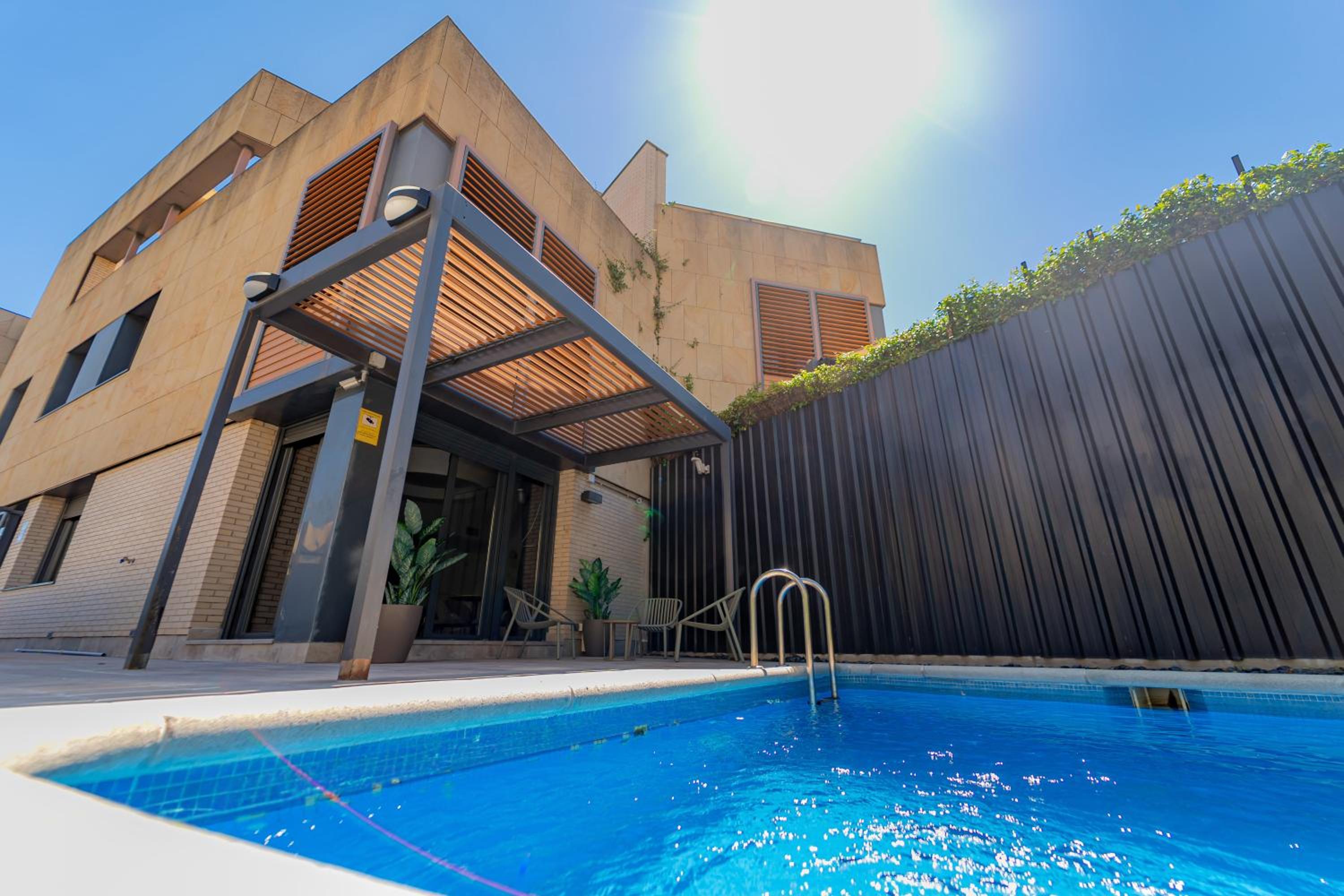 Hotel Ares Rentals Alvaro Cunqueiro Madrid