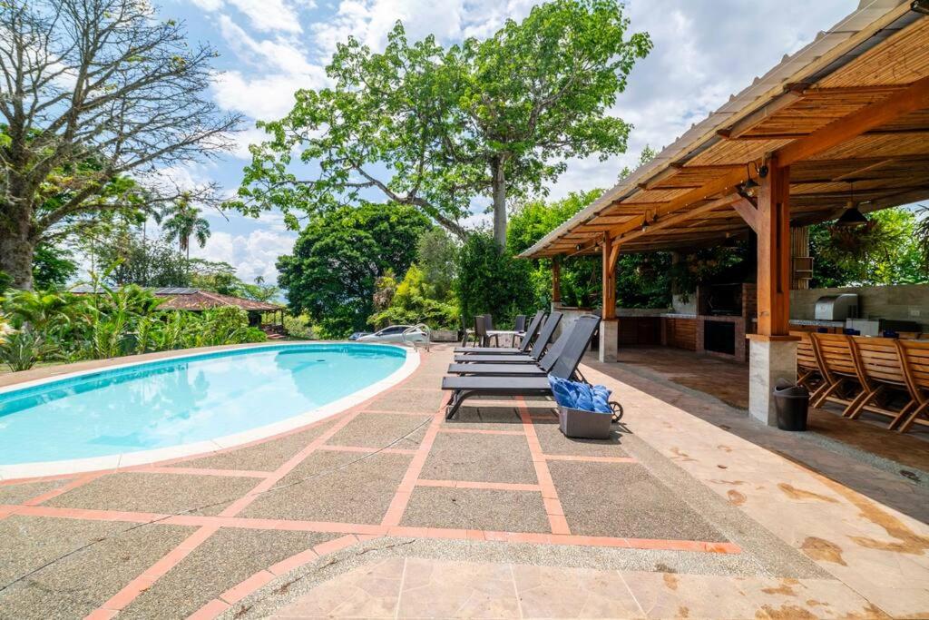 Increíble finca campestre en Cerritos-Pereira