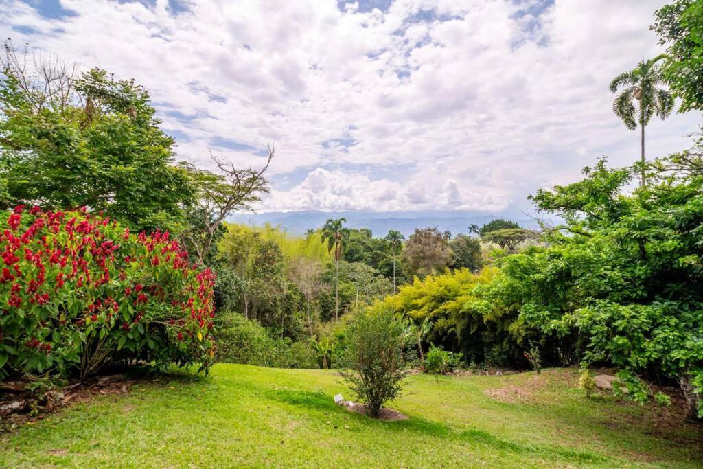 Increíble finca campestre en Cerritos-Pereira