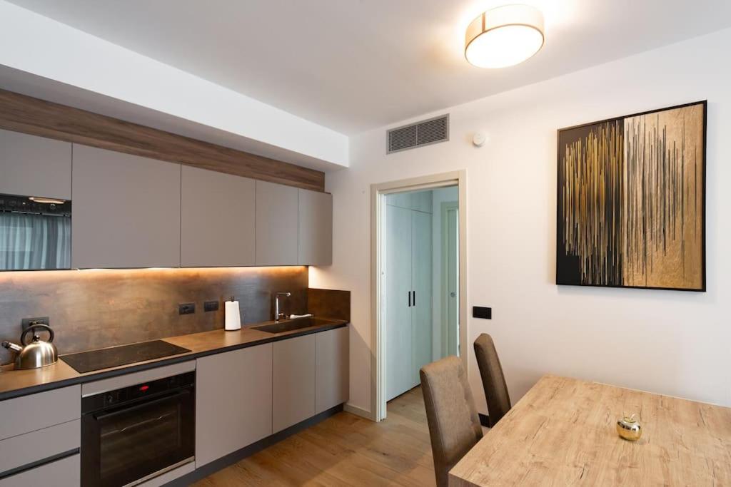 FREE PARKING East Garden Suite elegante moderna