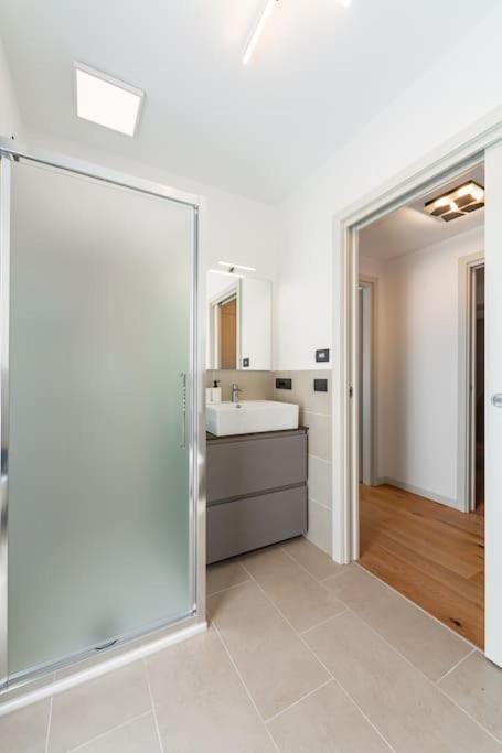 FREE PARKING East Garden Suite elegante moderna