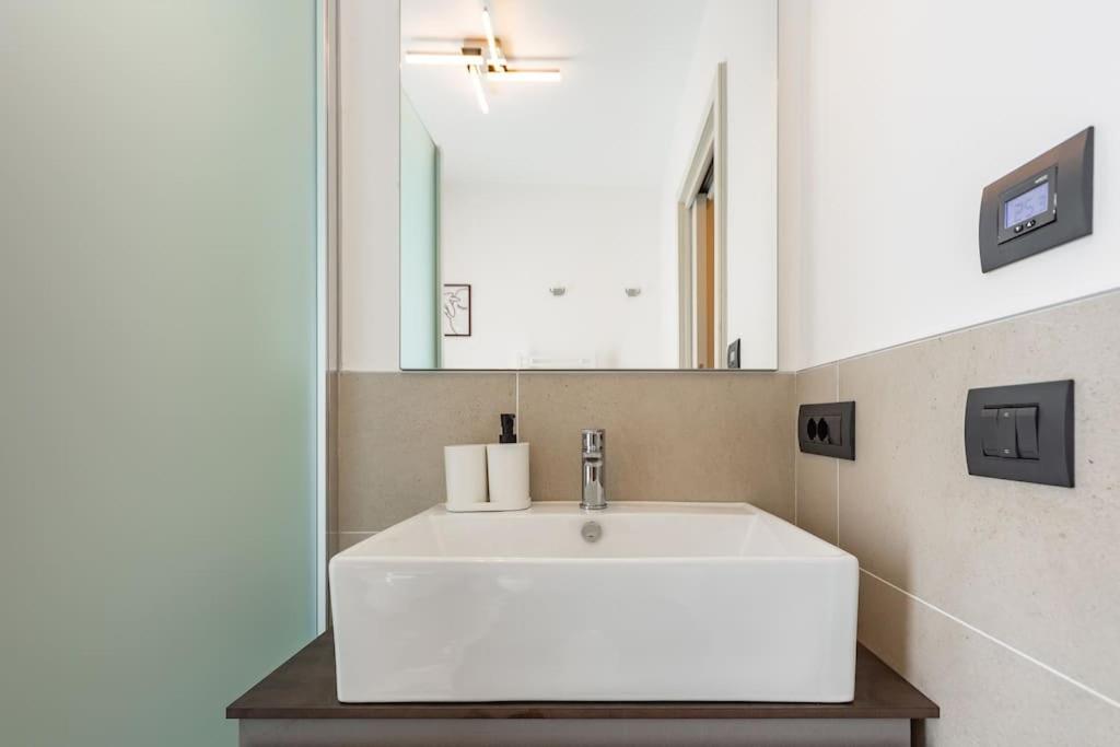 FREE PARKING East Garden Suite elegante moderna