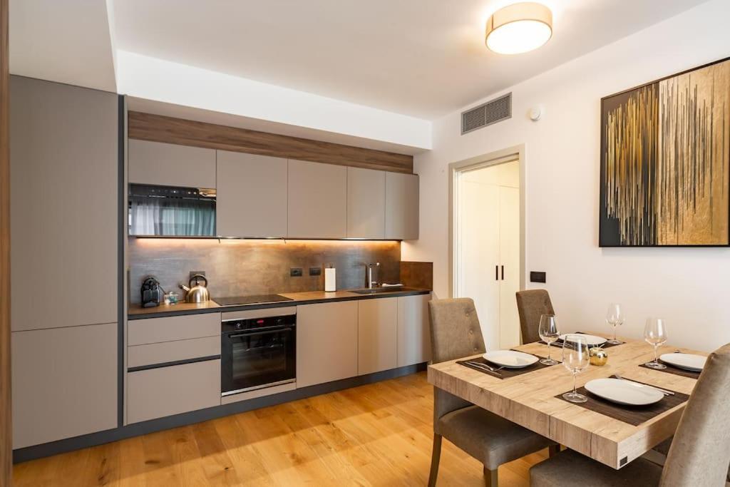 FREE PARKING East Garden Suite elegante moderna