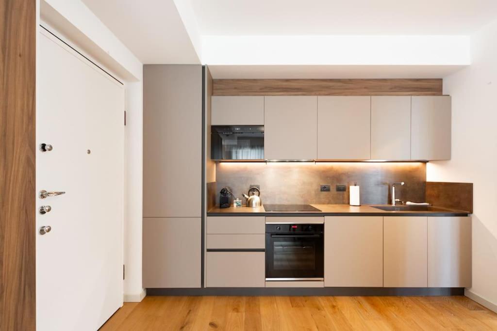 FREE PARKING East Garden Suite elegante moderna