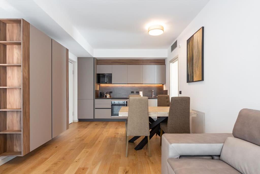 FREE PARKING East Garden Suite elegante moderna