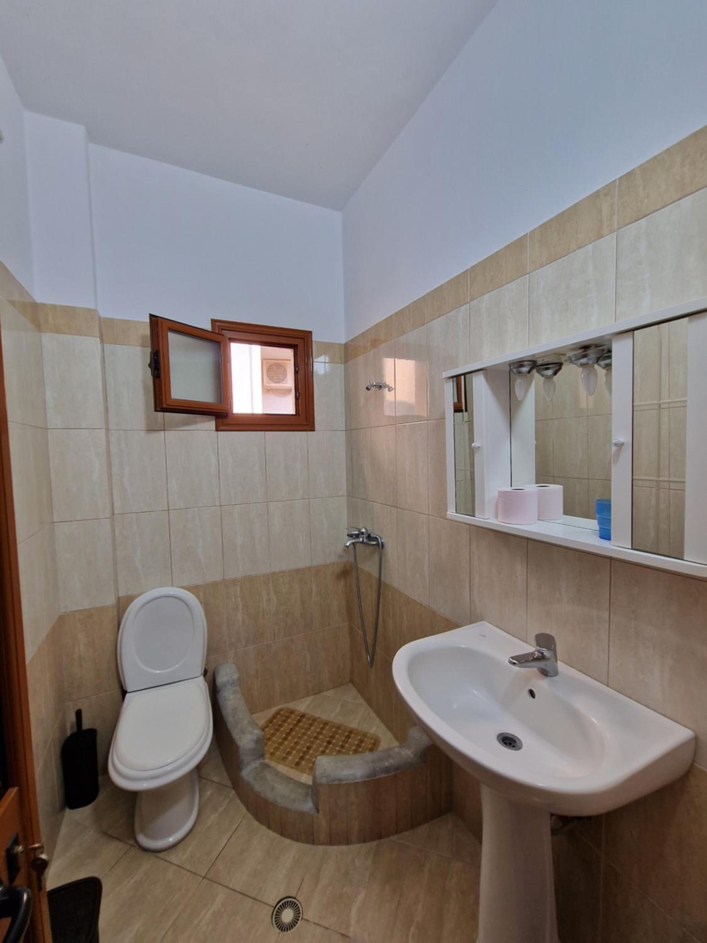 VILA Mina