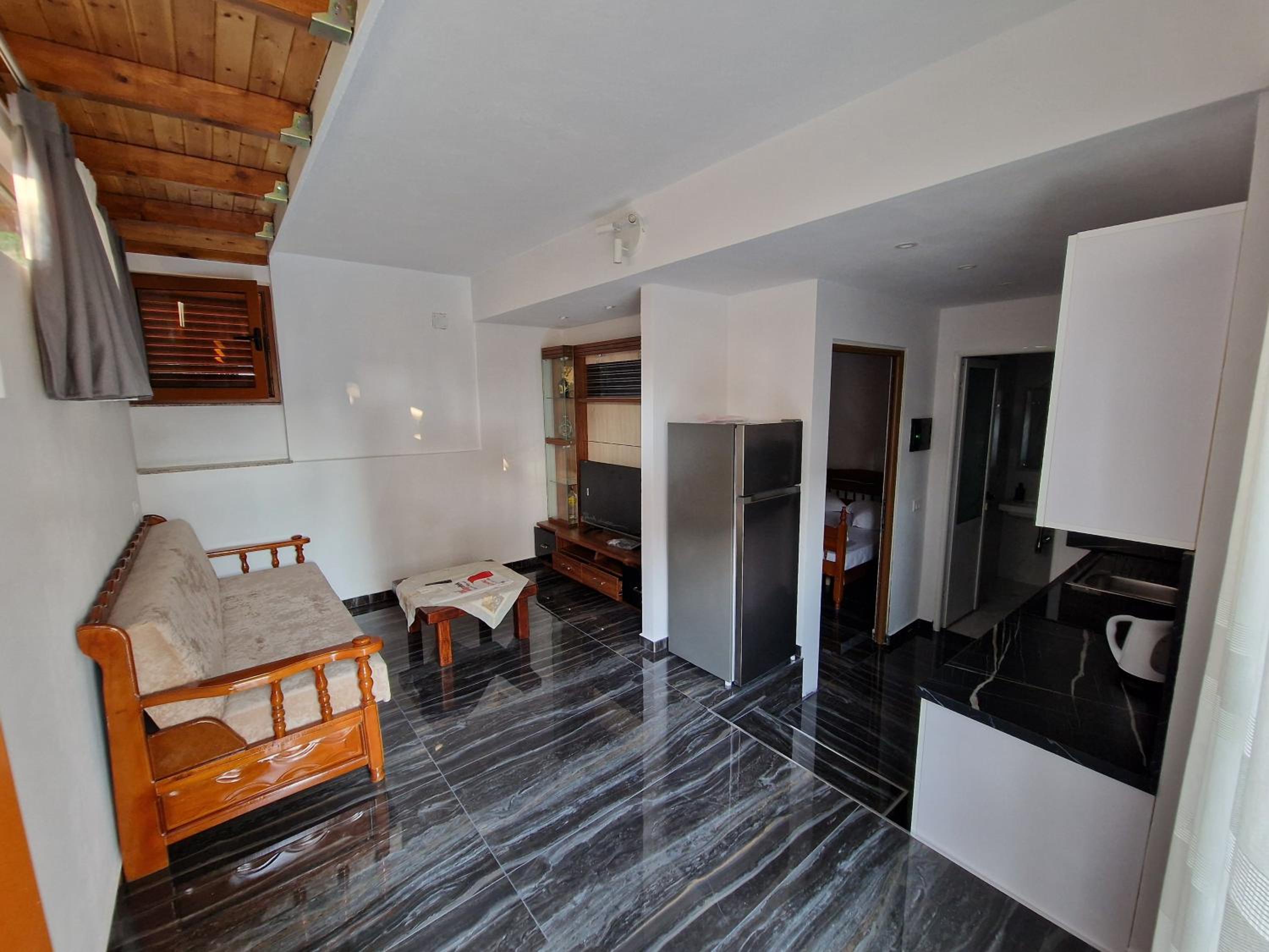 VILA Mina