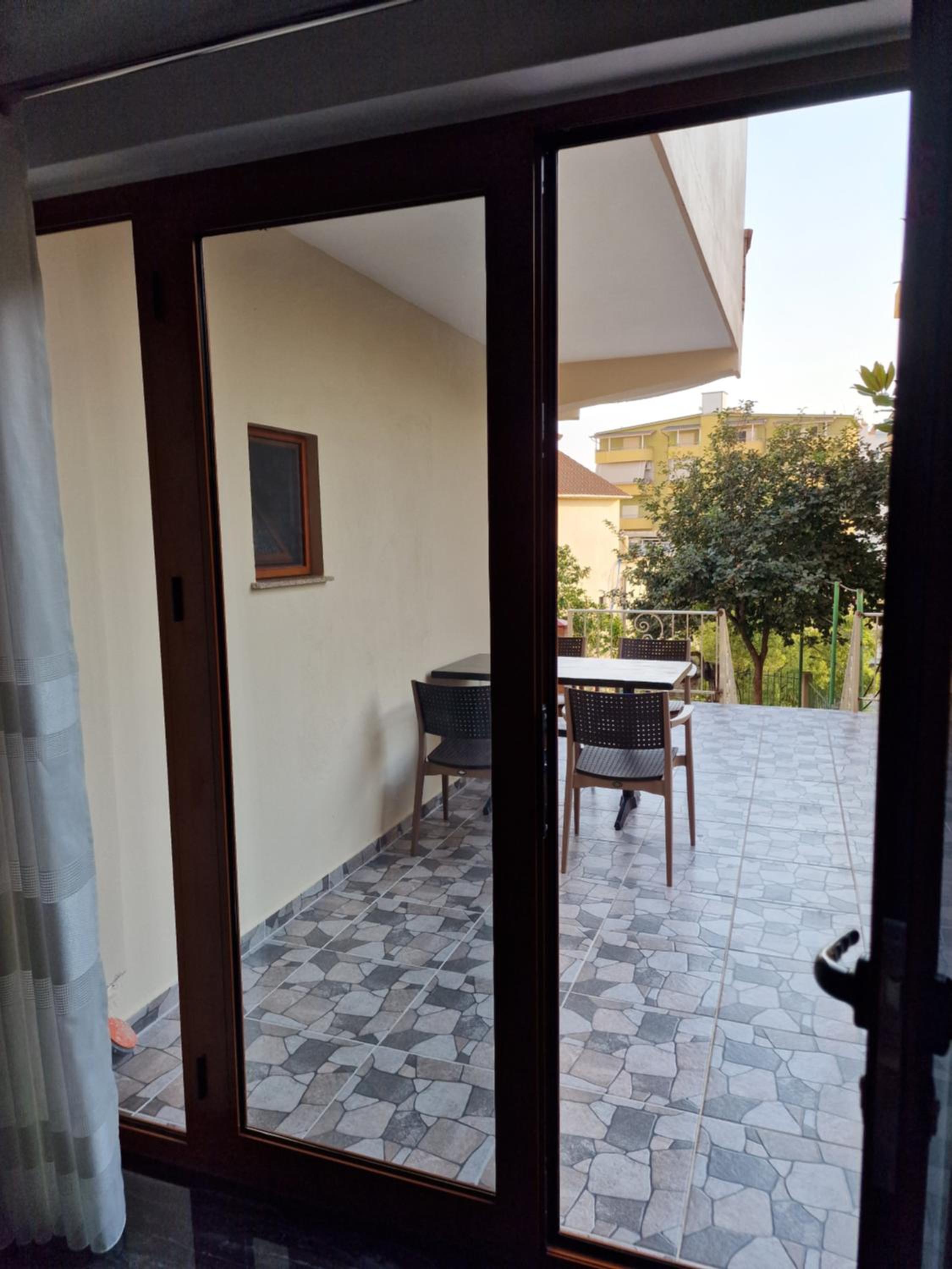 VILA Mina