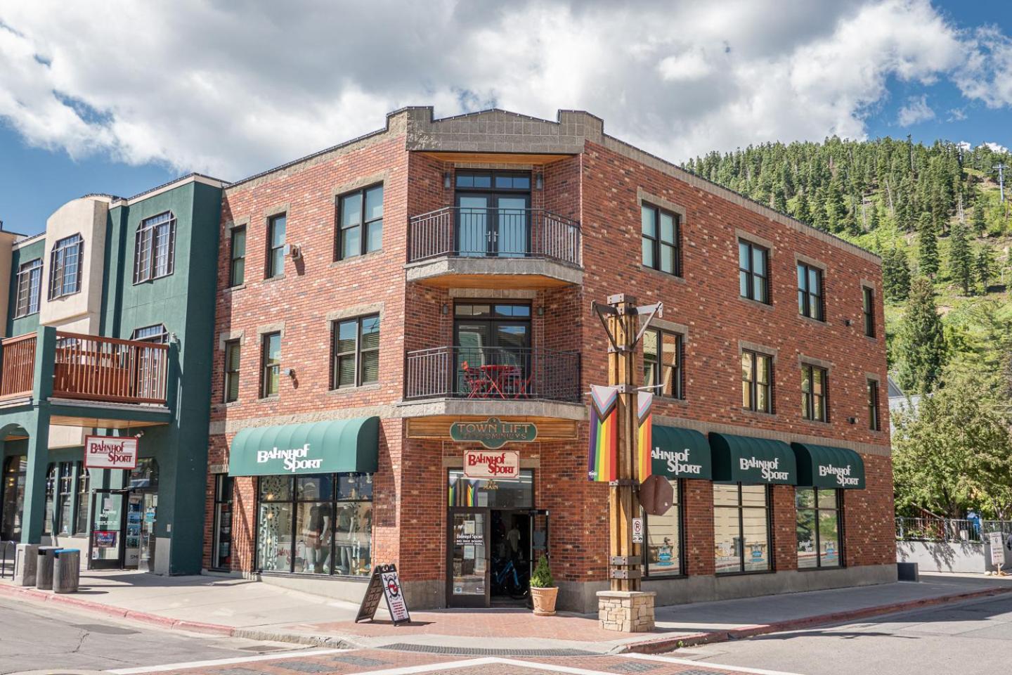 Downtown 2 Bedroom Town Lift by All Season Resorts Lodging