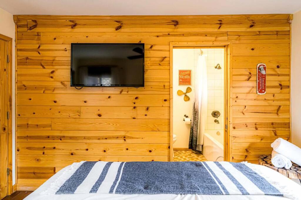 Garden Lodge Luxury Cabin Stunning Views and Hot Tub