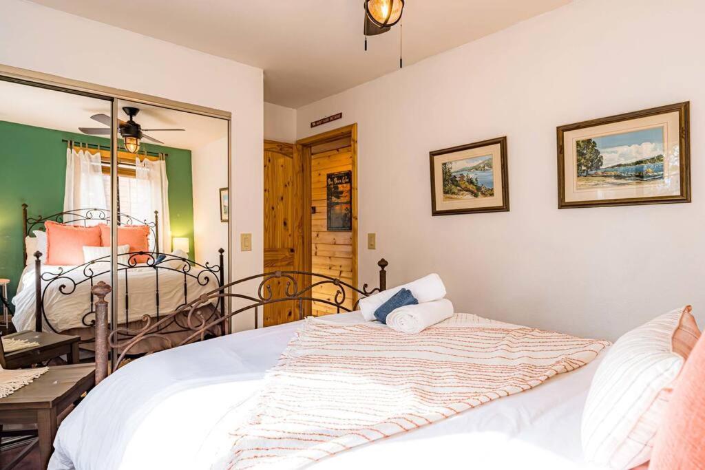 Garden Lodge Luxury Cabin Stunning Views and Hot Tub