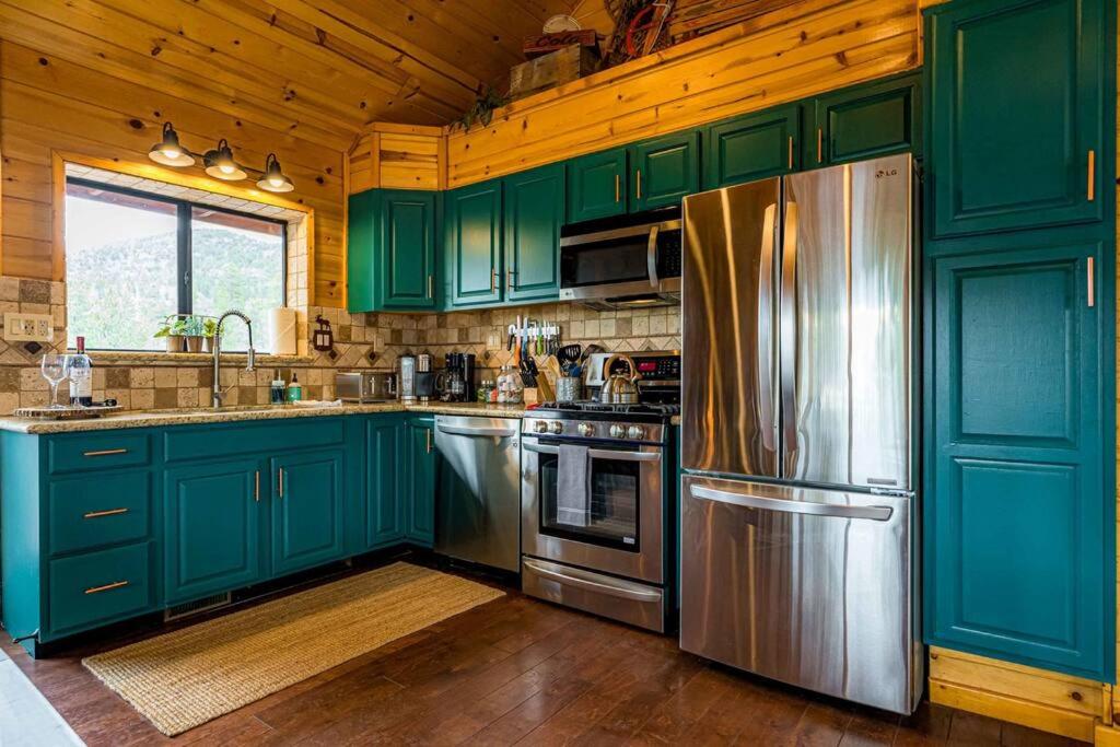 Garden Lodge Luxury Cabin Stunning Views and Hot Tub