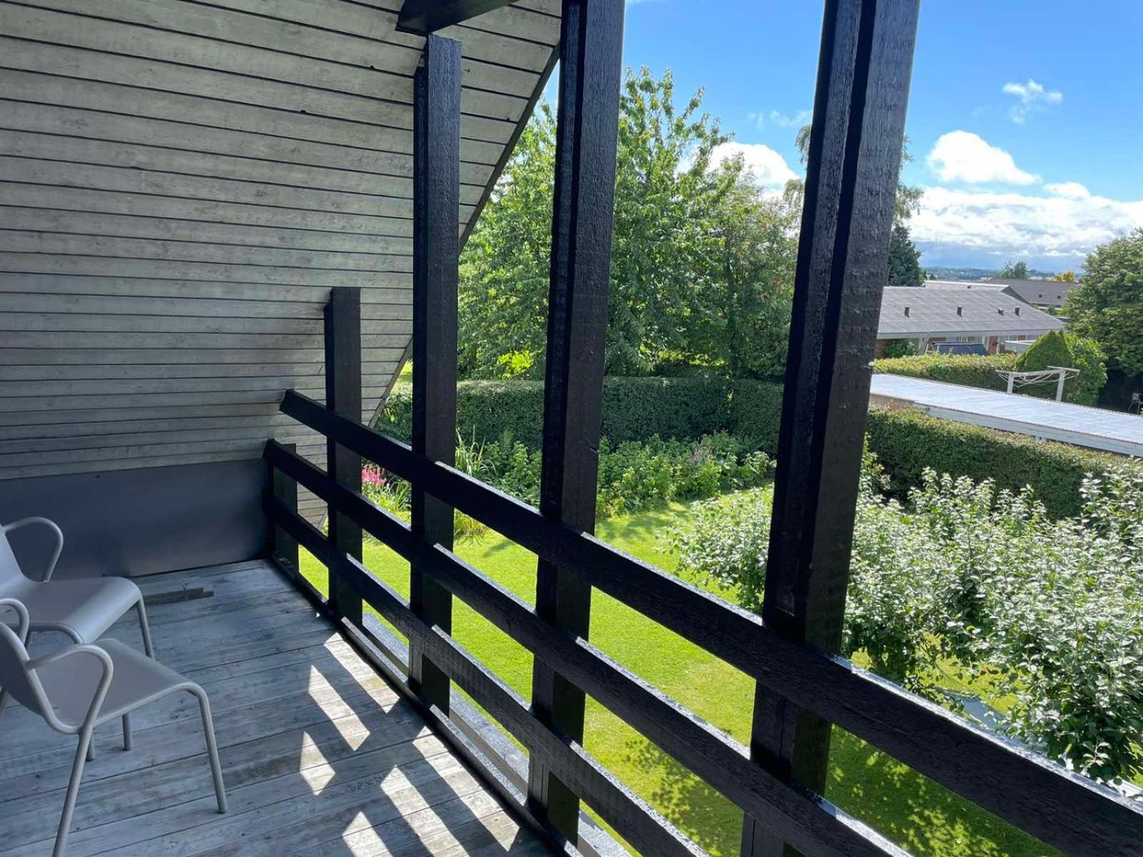 Stort hus med aktivitetsrum og dejlig have