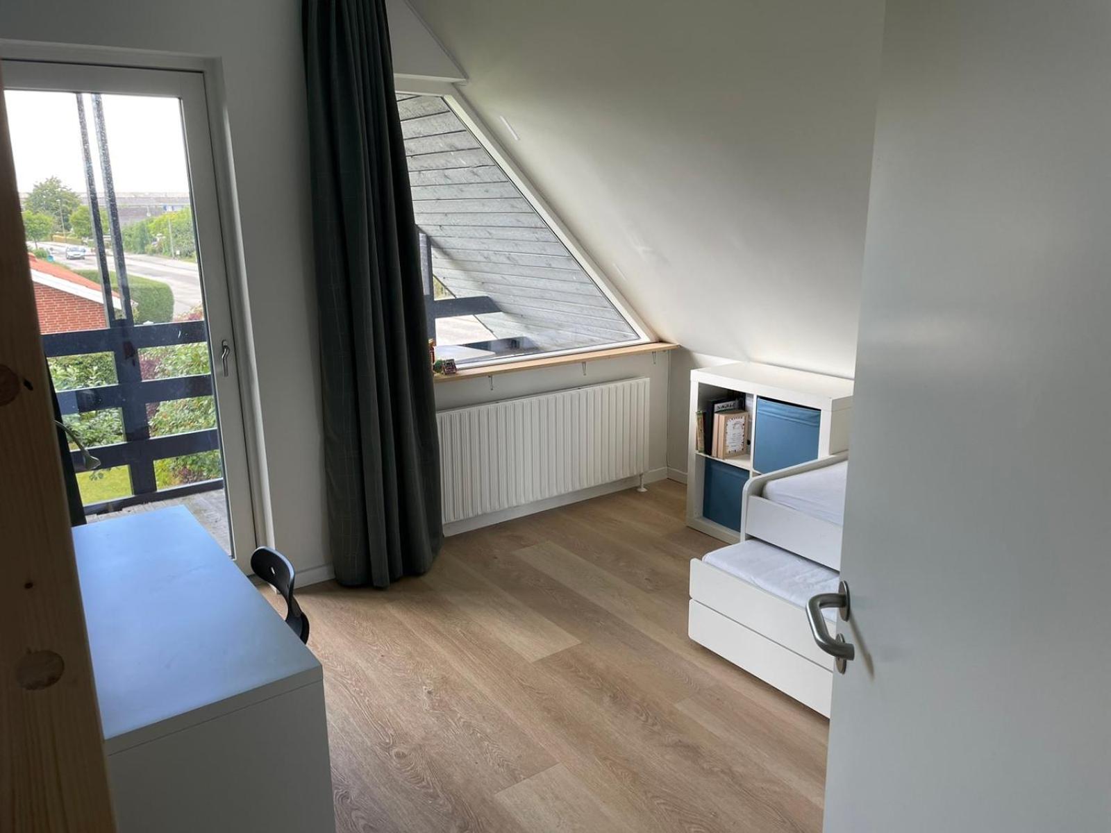 Stort hus med aktivitetsrum og dejlig have