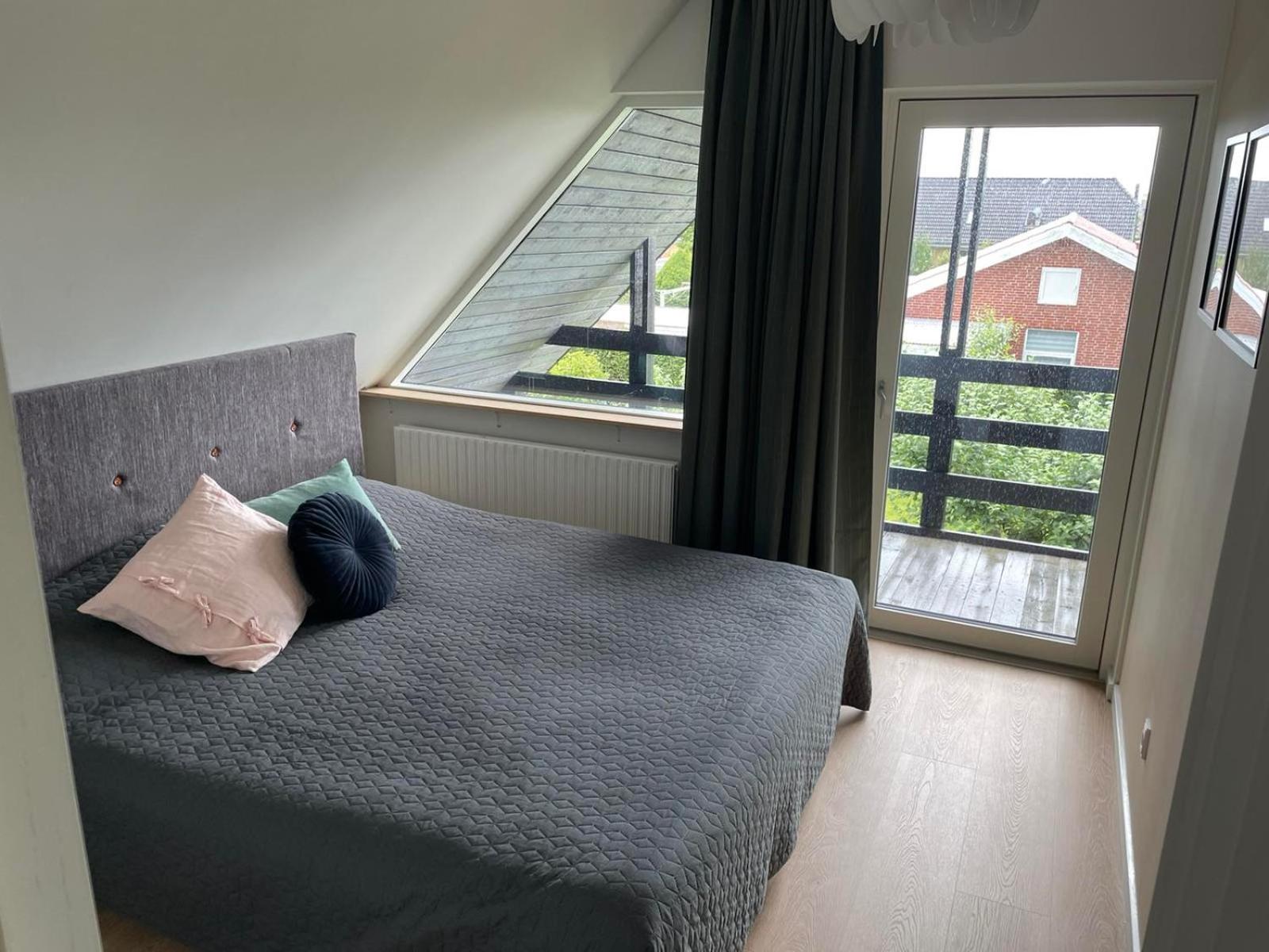 Stort hus med aktivitetsrum og dejlig have