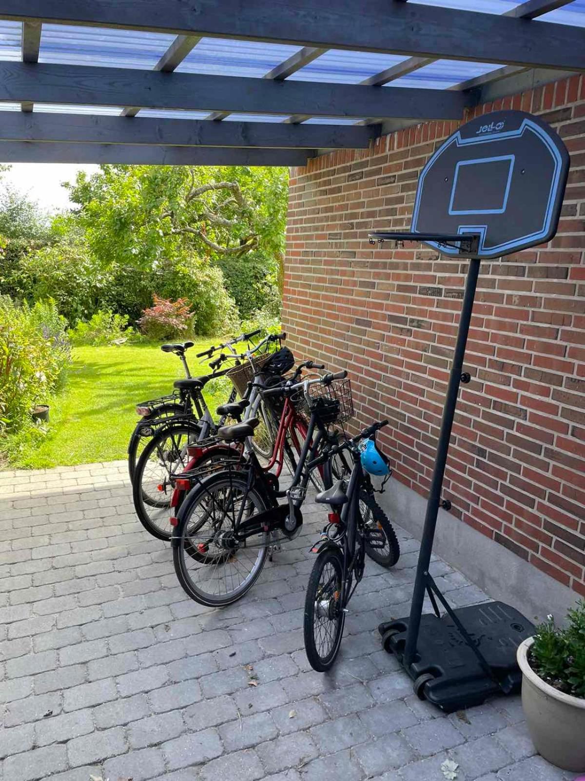 Stort hus med aktivitetsrum og dejlig have