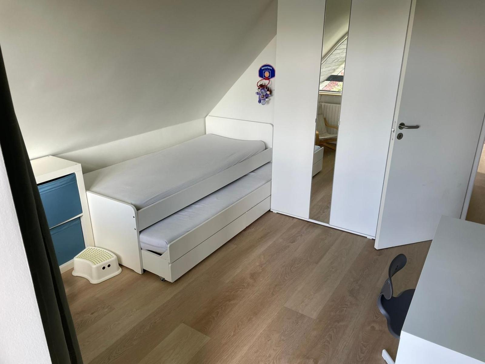 Stort hus med aktivitetsrum og dejlig have