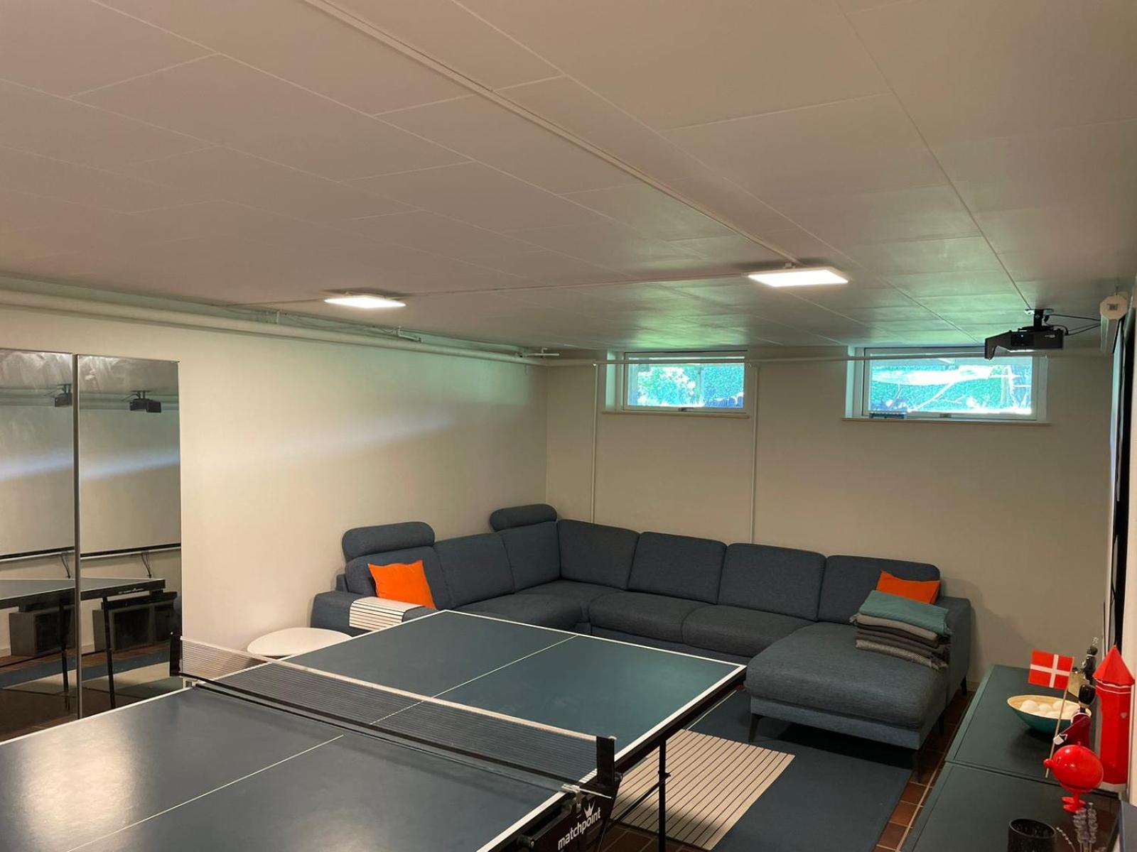 Stort hus med aktivitetsrum og dejlig have