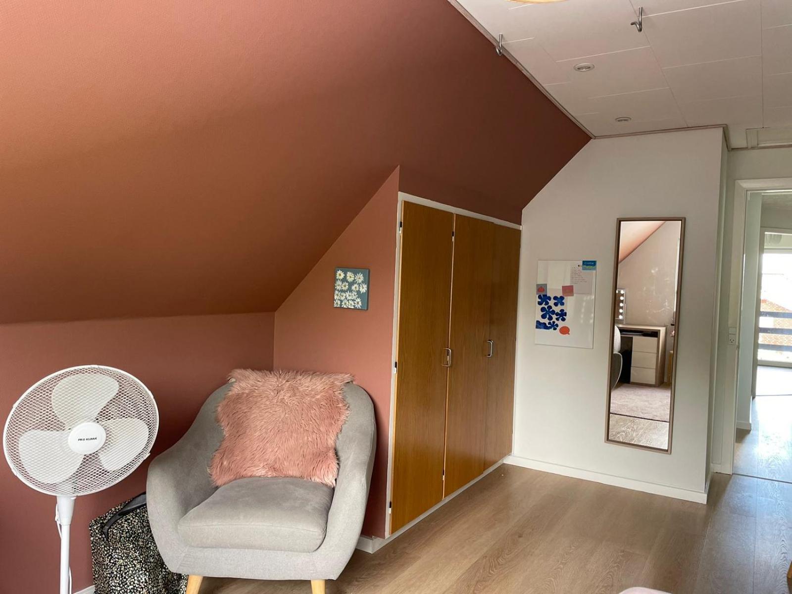 Stort hus med aktivitetsrum og dejlig have
