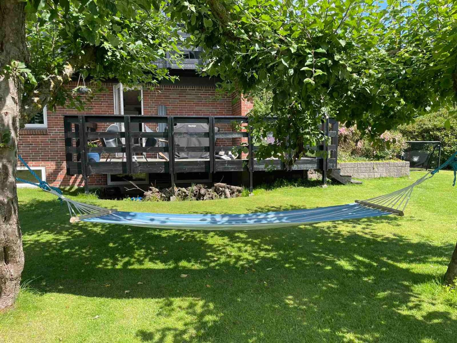 Stort hus med aktivitetsrum og dejlig have
