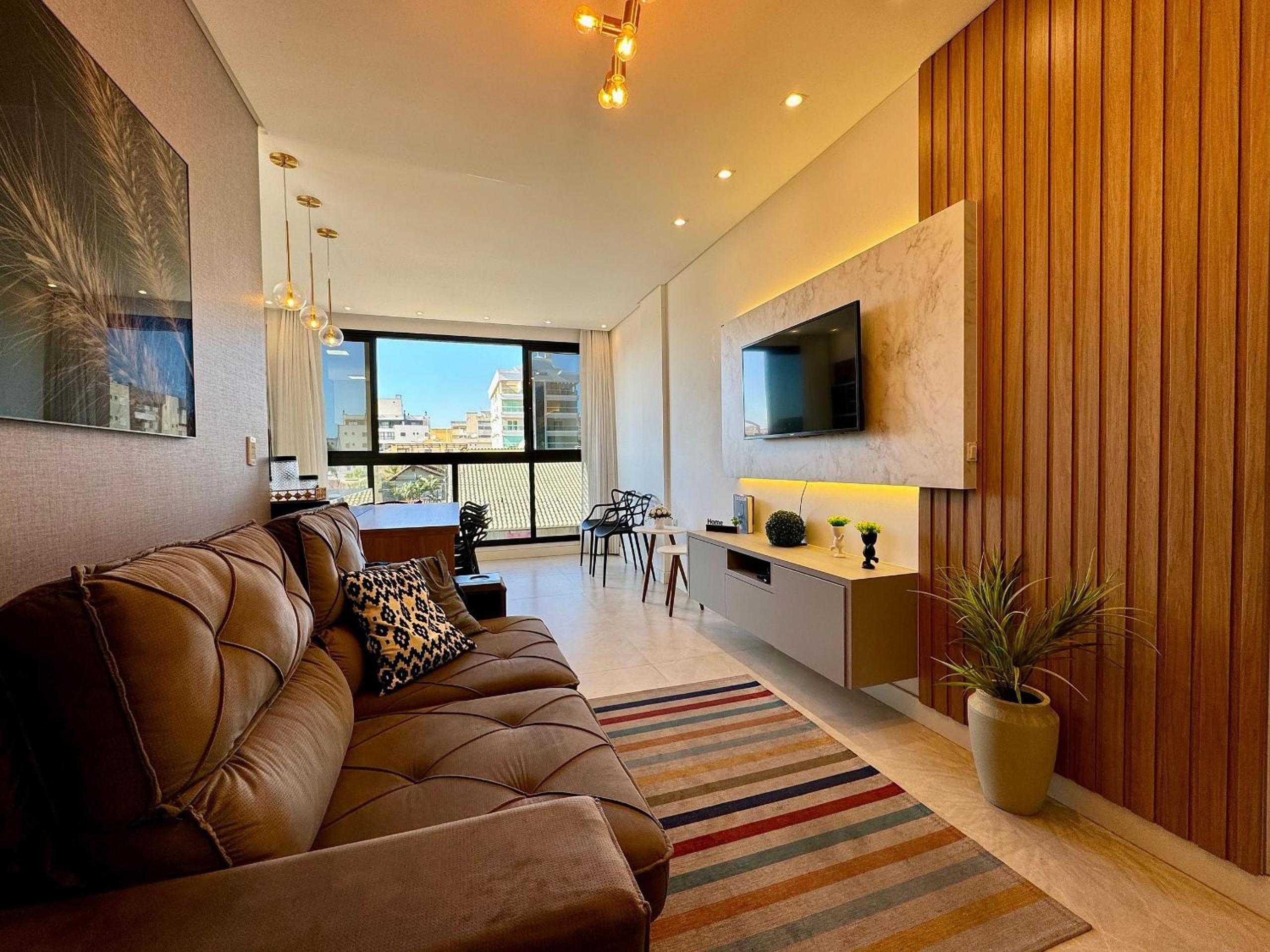 Lindo Apartamento com piscina em Bombas / SC