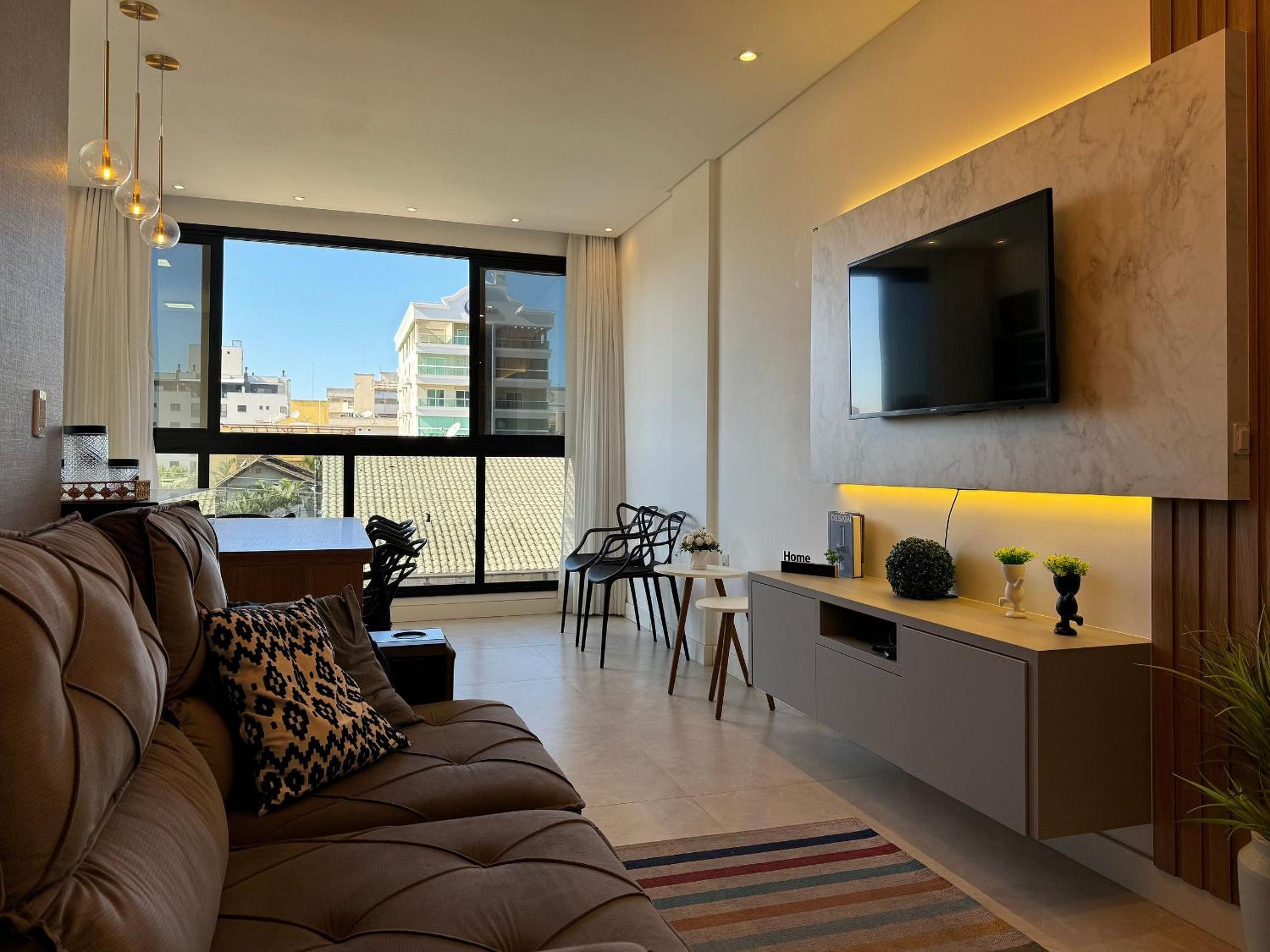 Lindo Apartamento com piscina em Bombas / SC