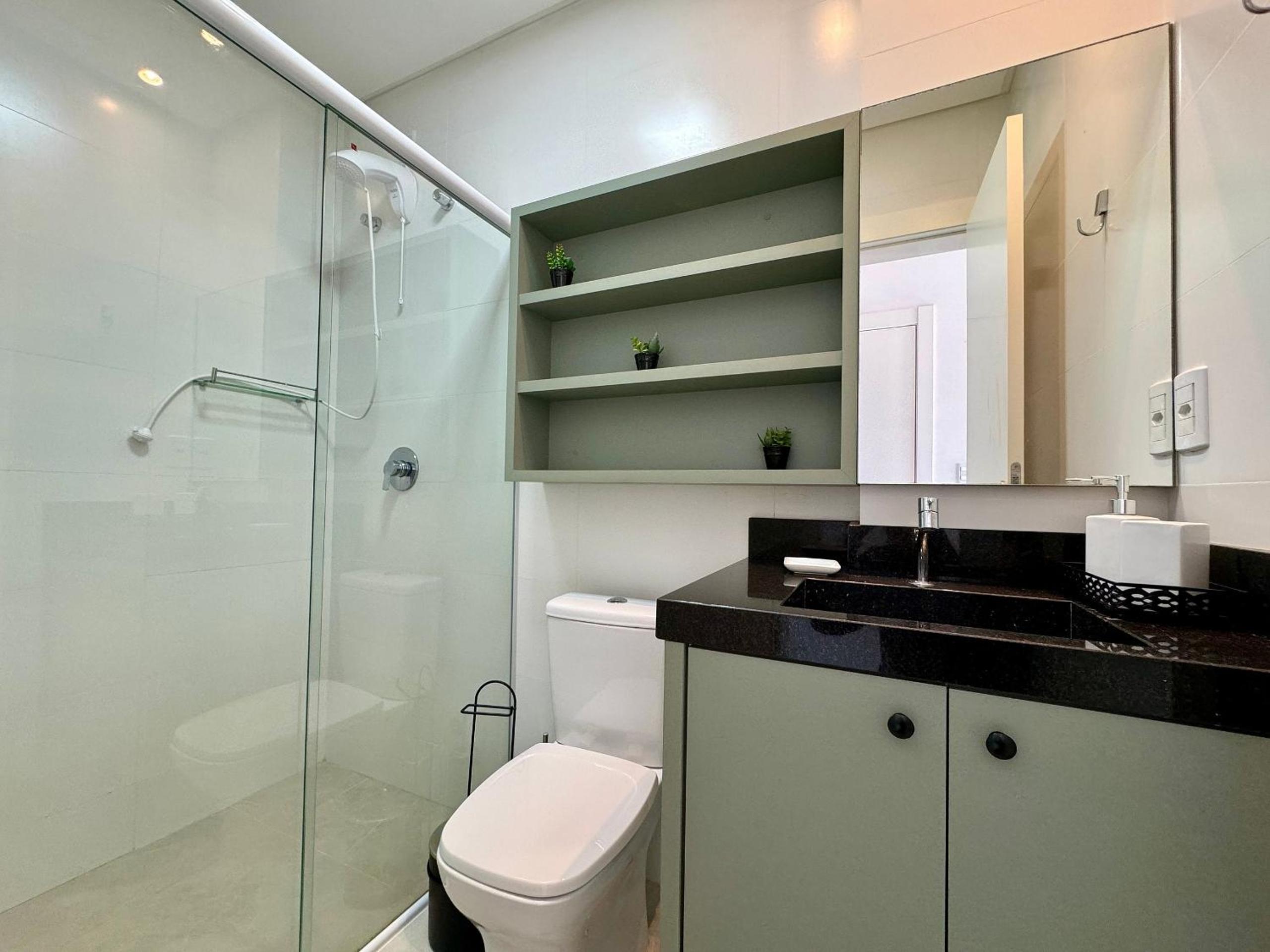 Lindo Apartamento com piscina em Bombas / SC