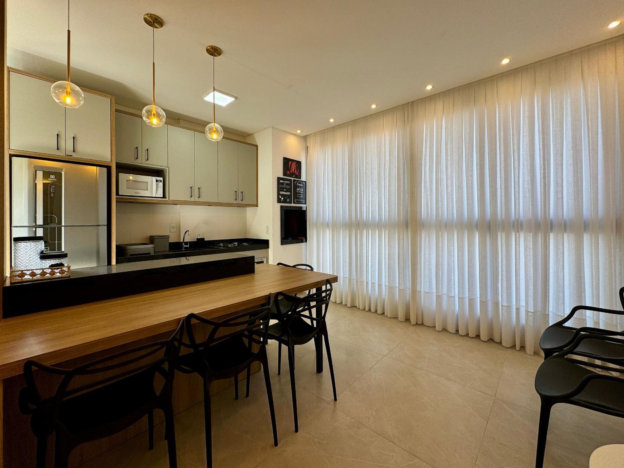 Lindo Apartamento com piscina em Bombas / SC