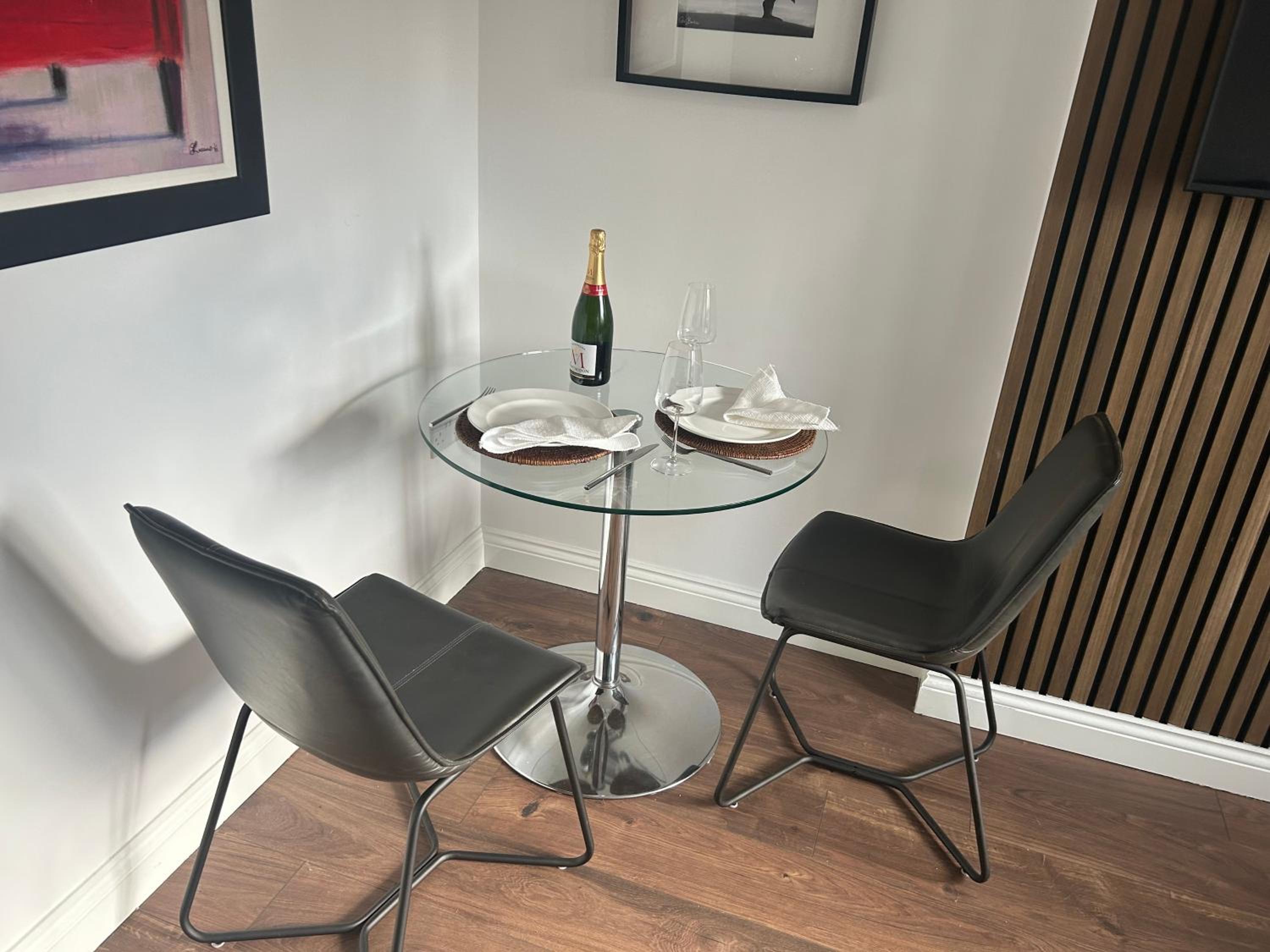Best rated in Barnsley- apartment sleeps 4 & 5 minute walk to town centre