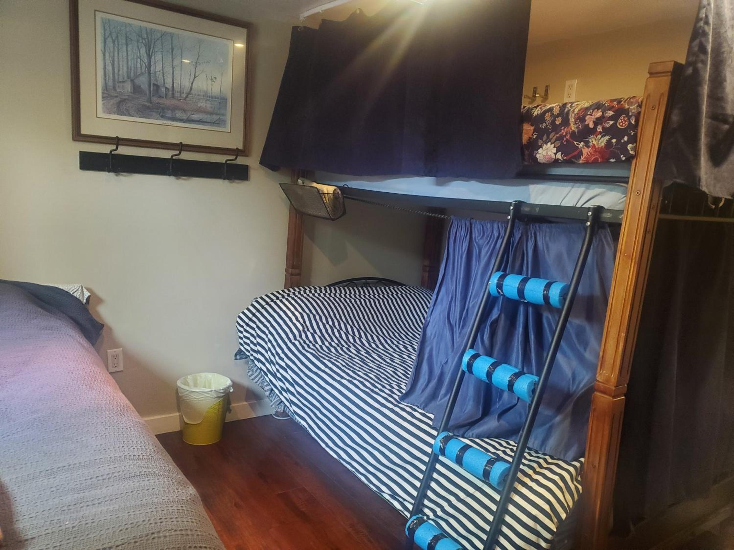 The Calgary Hub hostel style Home view 2