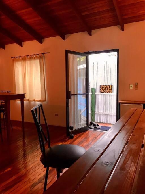 Lofty, fully equipped apartment in the heart of Montezuma