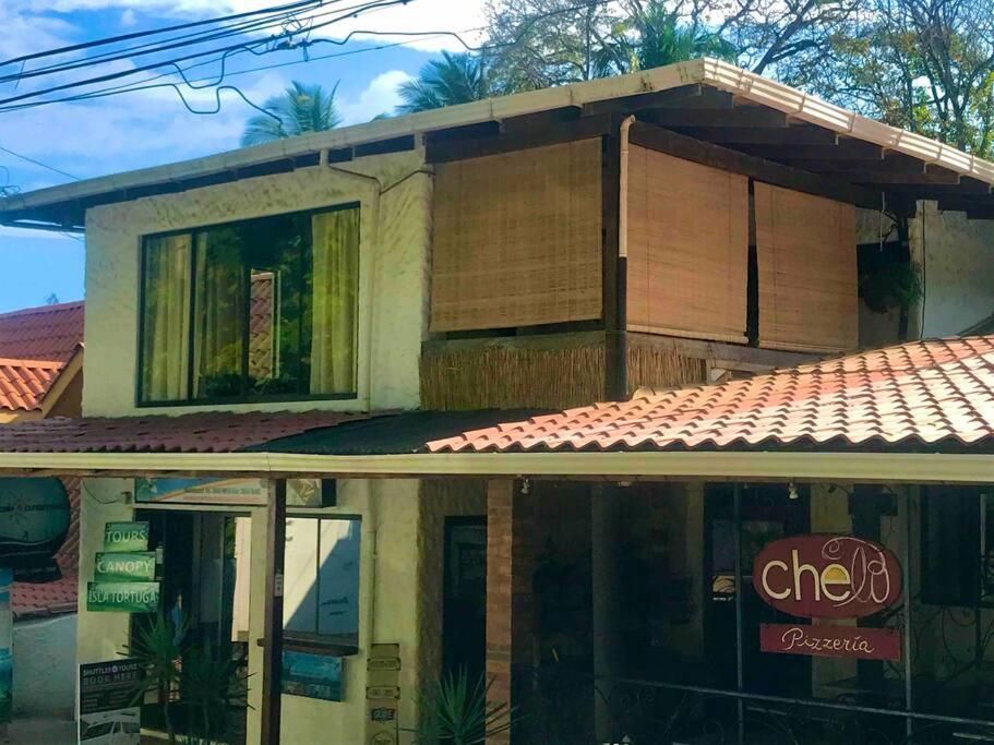 Lofty, fully equipped apartment in the heart of Montezuma